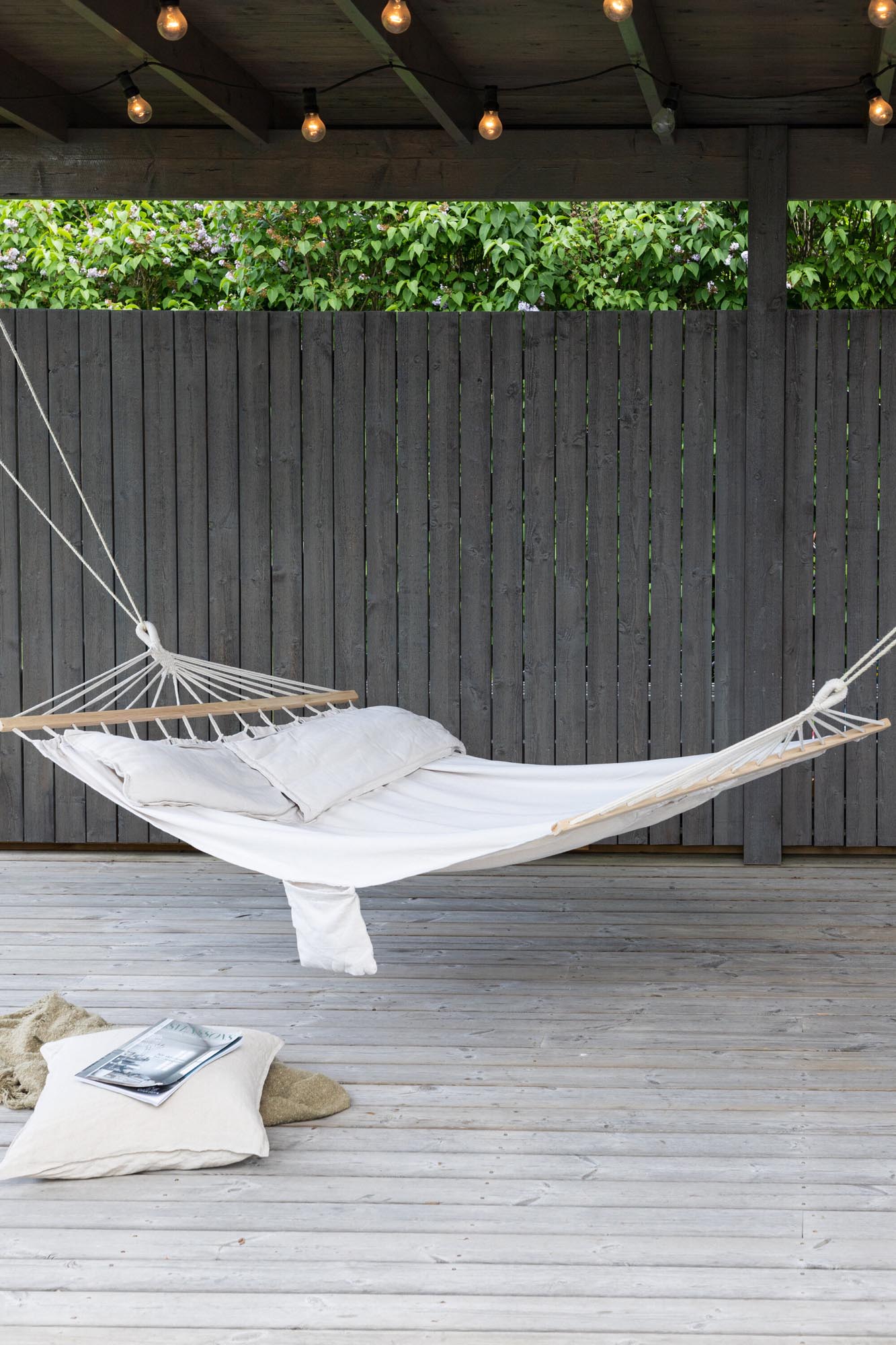 Erleben Sie mit der Anini Hängematte von Venture Home ultimativen Komfort und Stil. Ideal für Garten, Terrasse oder Wohnzimmer.
