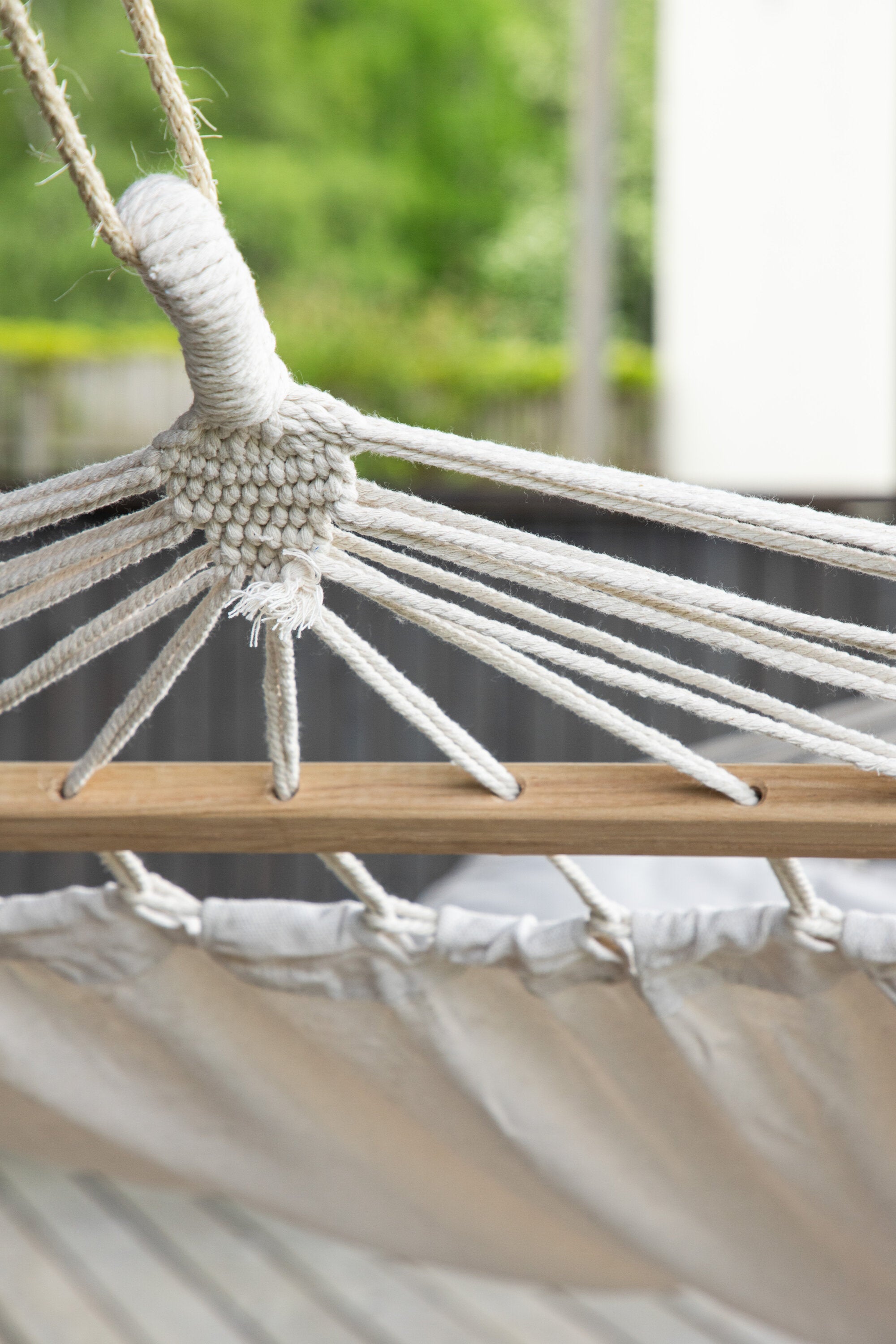 Anini Hängematte in Weiss präsentiert im Onlineshop von KAQTU Design AG. Hängematte ist von Venture Home