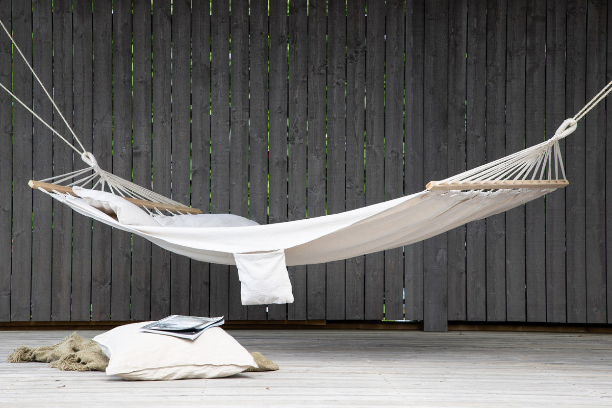 Anini Hängematte in Weiss präsentiert im Onlineshop von KAQTU Design AG. Hängematte ist von Venture Home