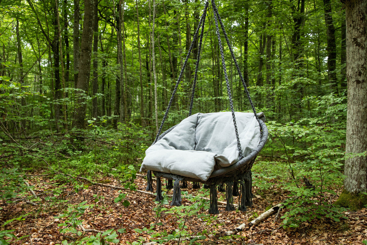 Hamtic Hollywoodschaukel in Grau präsentiert im Onlineshop von KAQTU Design AG. Schaukel Outdoor ist von Venture Home