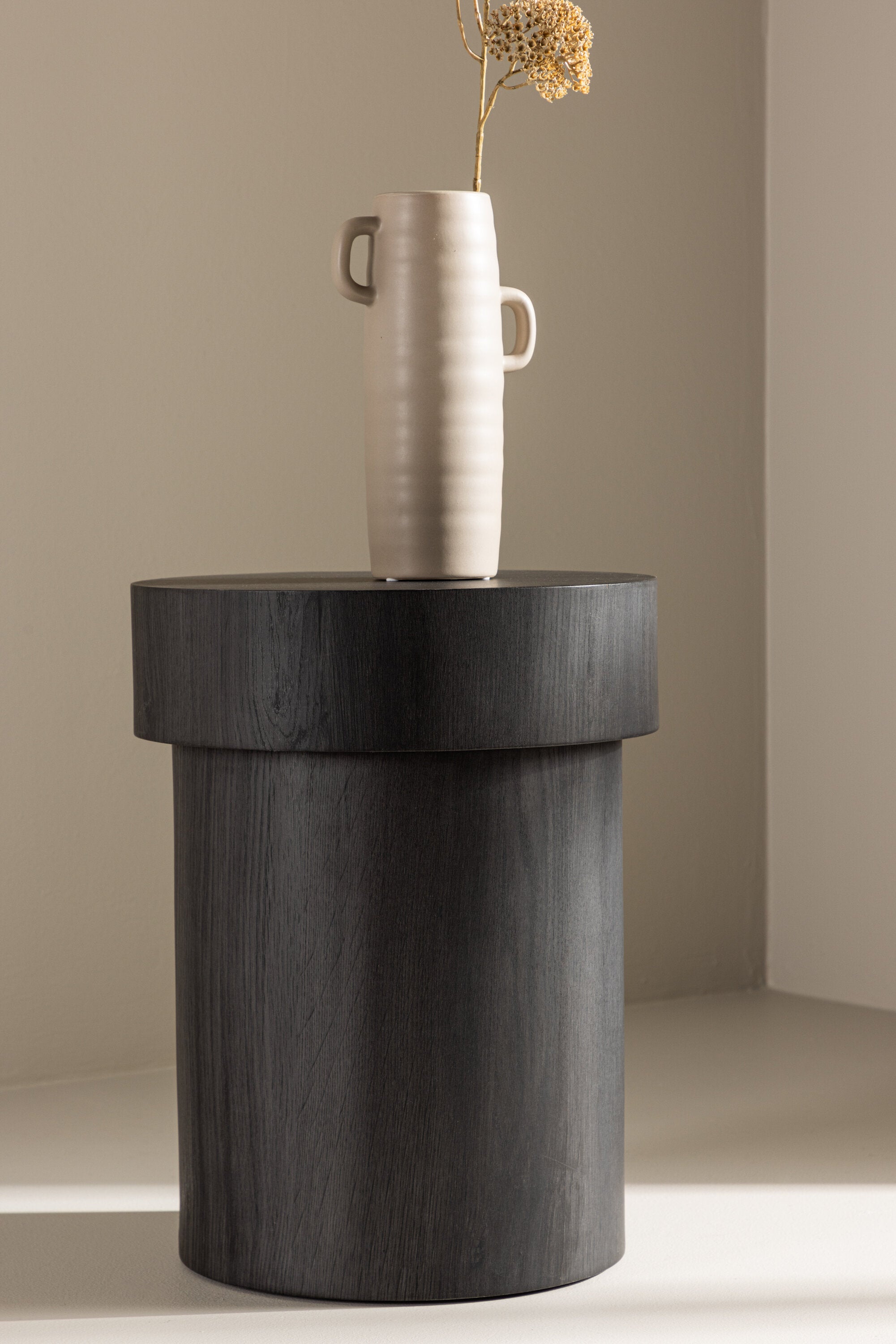 Malung Beistelltisch in Schwarz präsentiert im Onlineshop von KAQTU Design AG. Beistelltisch ist von Vind