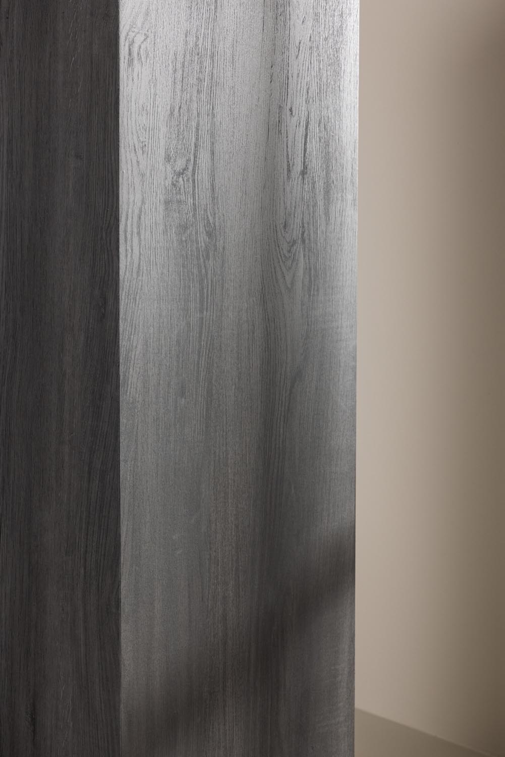 Ramsvik Sockel in Schwarz präsentiert im Onlineshop von KAQTU Design AG. Beistelltisch ist von Vind