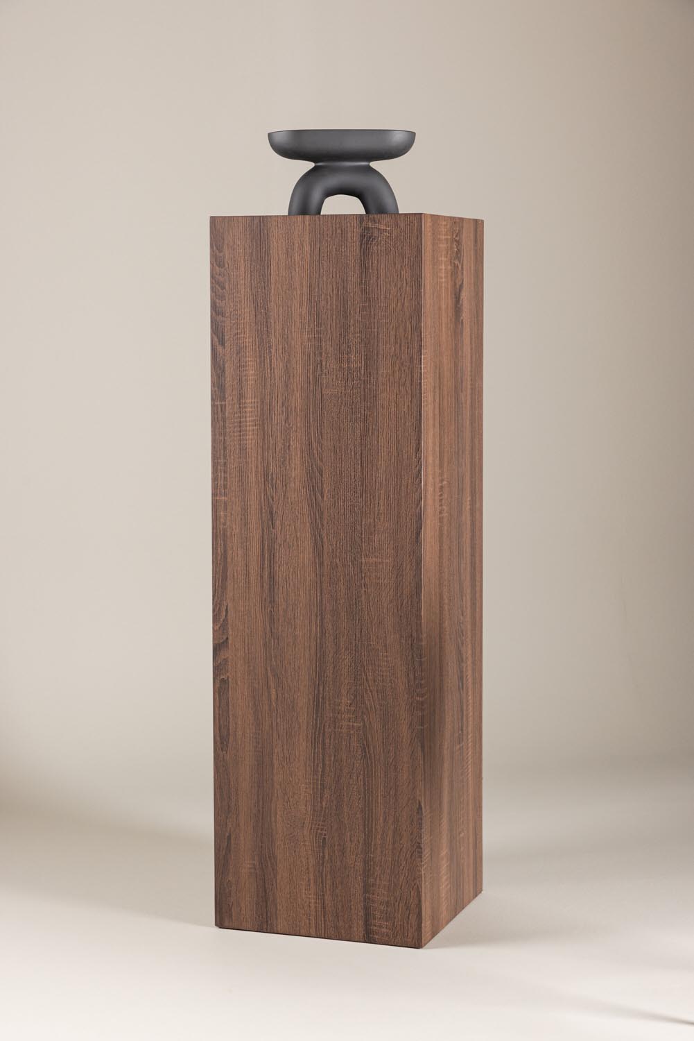 Ramsvik Sockel in Braun präsentiert im Onlineshop von KAQTU Design AG. Beistelltisch ist von Vind