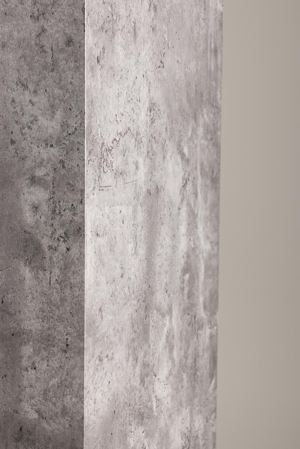 Ramsvik Sockel in Grau präsentiert im Onlineshop von KAQTU Design AG. Beistelltisch ist von Vind