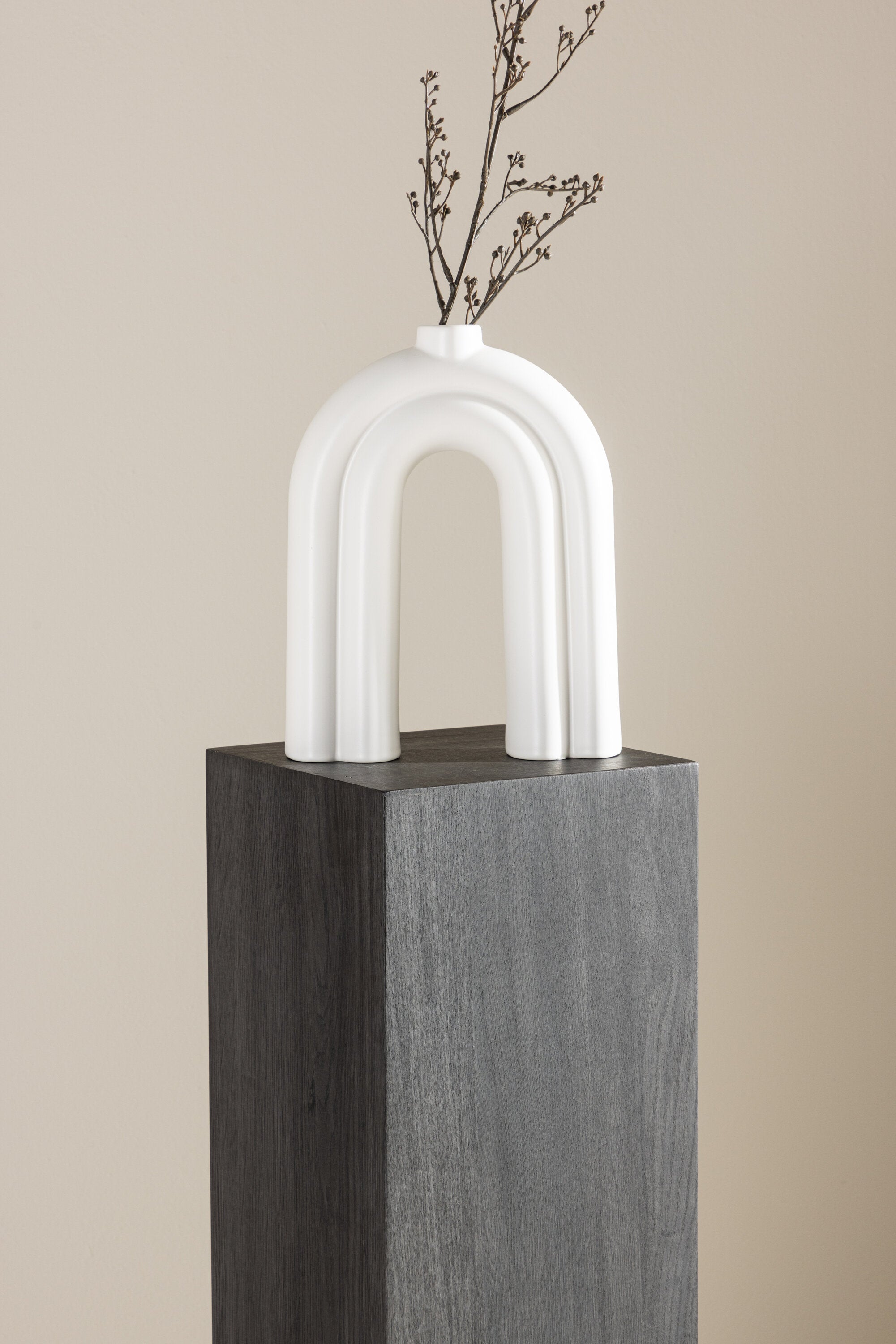 Ramsvik Sockel in Schwarz präsentiert im Onlineshop von KAQTU Design AG. Beistelltisch ist von Vind