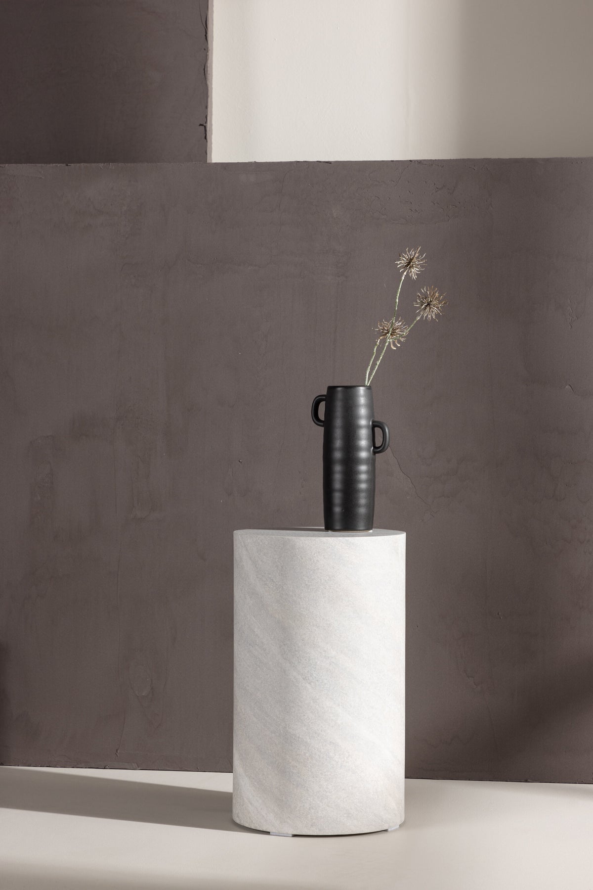 York Sofatisch in Grau präsentiert im Onlineshop von KAQTU Design AG. Beistelltisch ist von Venture Home