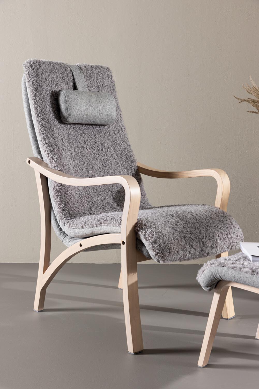 Fårö Lounge Stuhl in Hellgrau/ Weisswäsche präsentiert im Onlineshop von KAQTU Design AG. Sessel ist von Venture Home