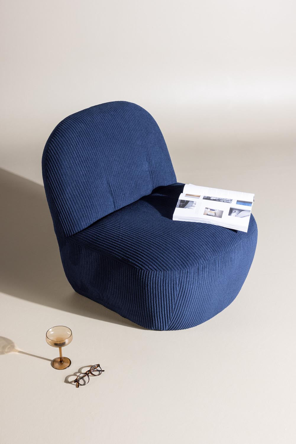Mahla Loungestuhl in Navy präsentiert im Onlineshop von KAQTU Design AG. Outdoor-Sessel ist von Venture Home