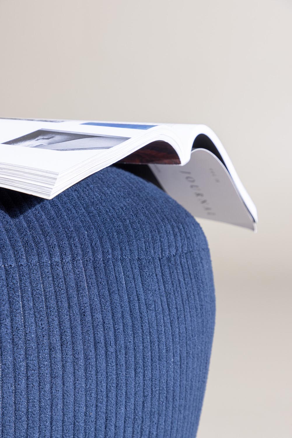 Mahla Loungestuhl in Navy präsentiert im Onlineshop von KAQTU Design AG. Outdoor-Sessel ist von Venture Home