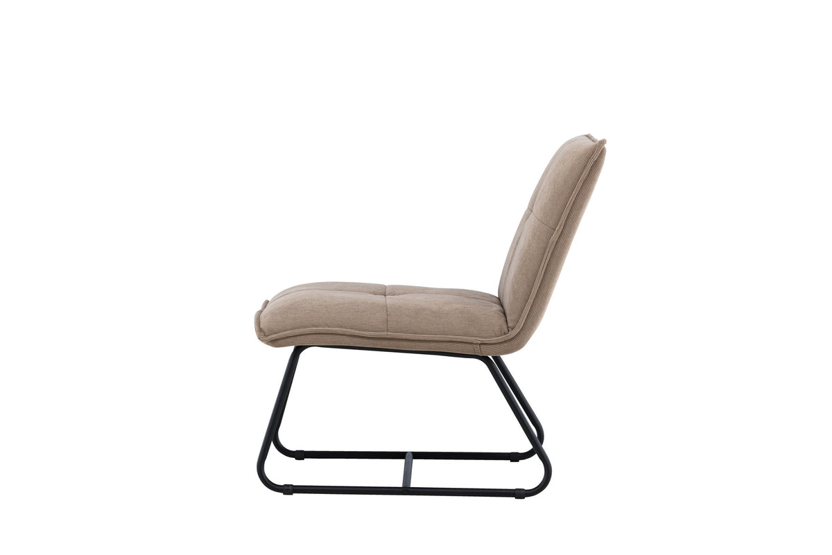 Madison Loungestuhl in Braun präsentiert im Onlineshop von KAQTU Design AG. Sessel ist von Venture Home