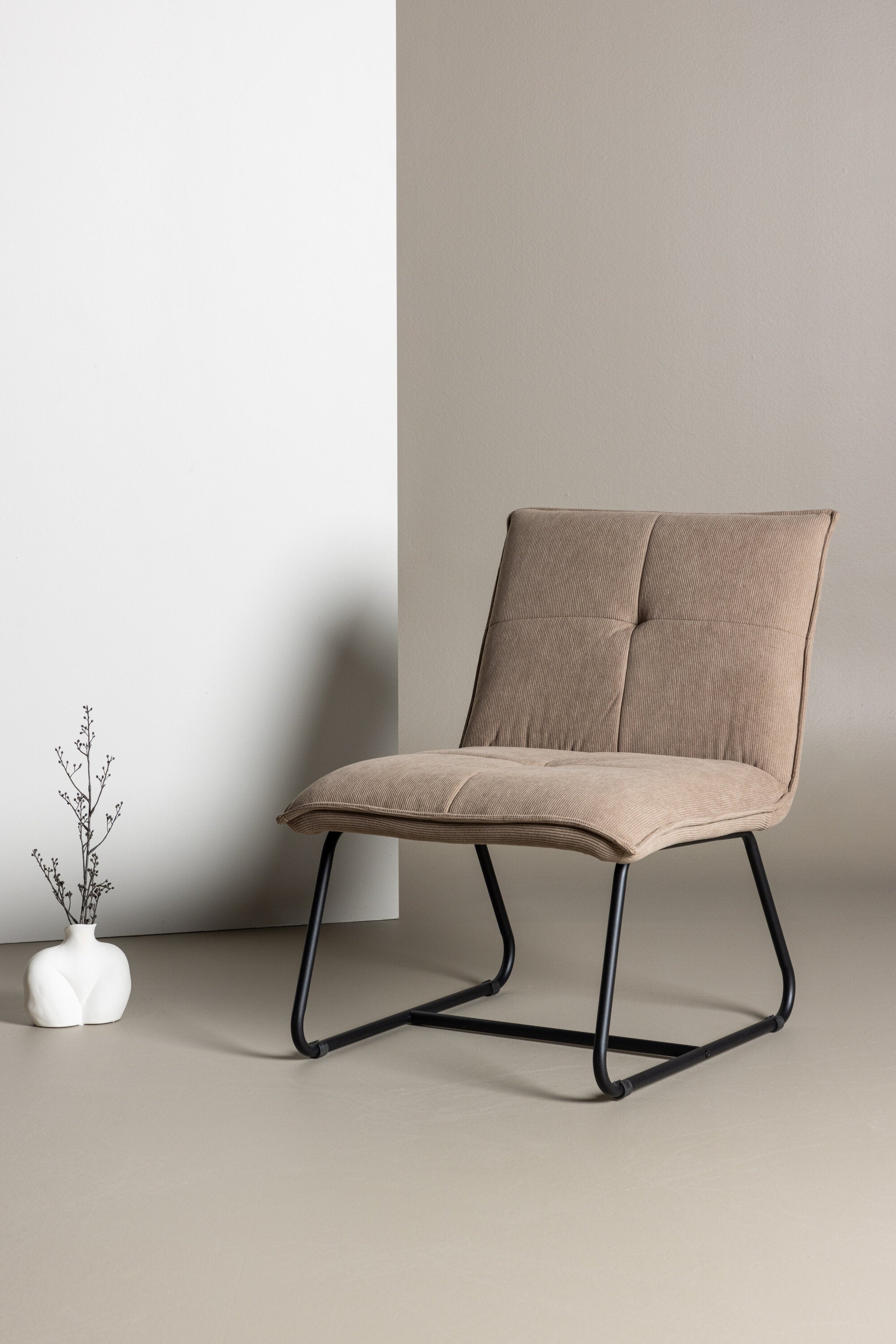 Madison Loungestuhl in Braun präsentiert im Onlineshop von KAQTU Design AG. Outdoor-Sessel ist von Venture Home