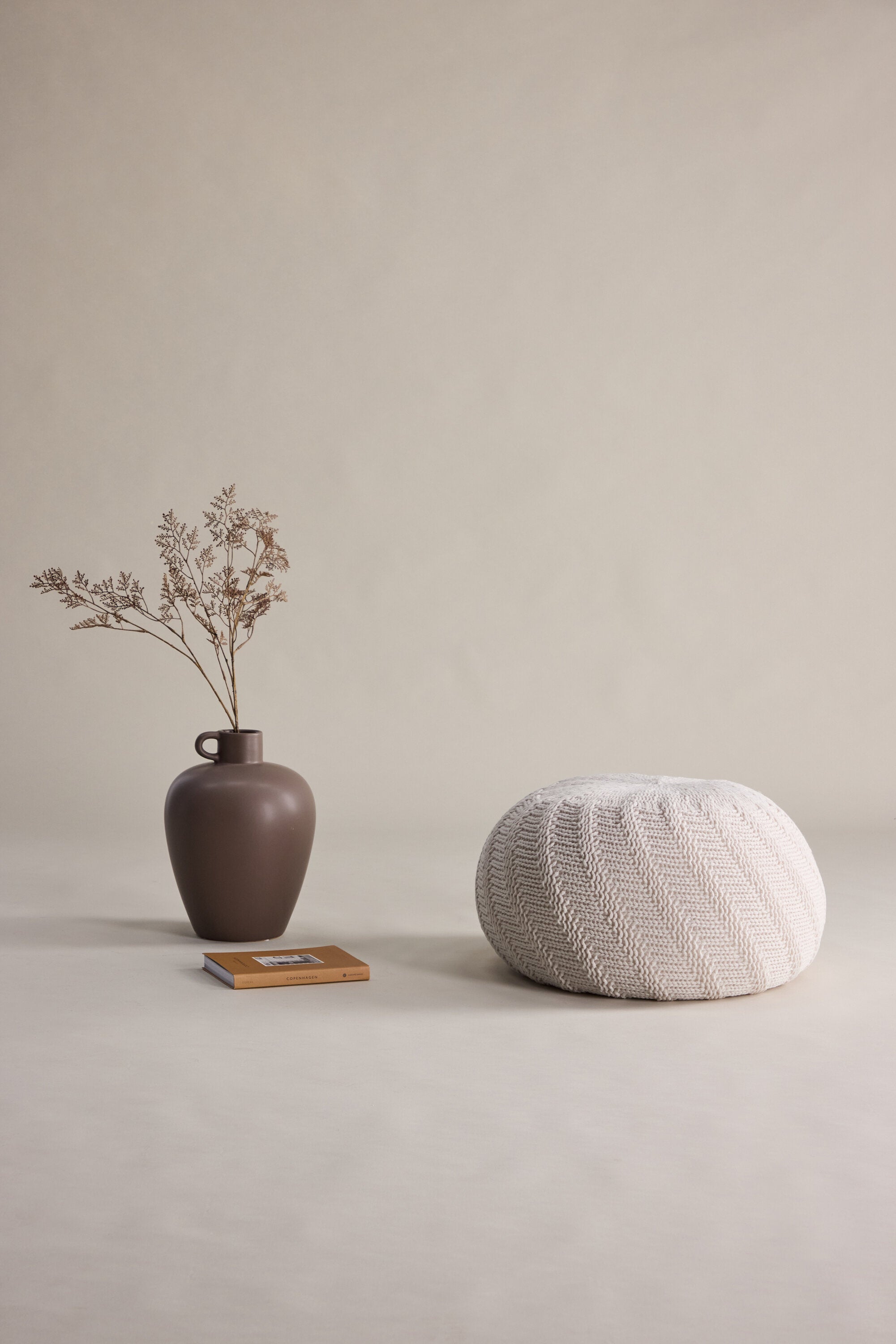 Pouf Ted in Offwhite präsentiert im Onlineshop von KAQTU Design AG. Pouf ist von Venture Home