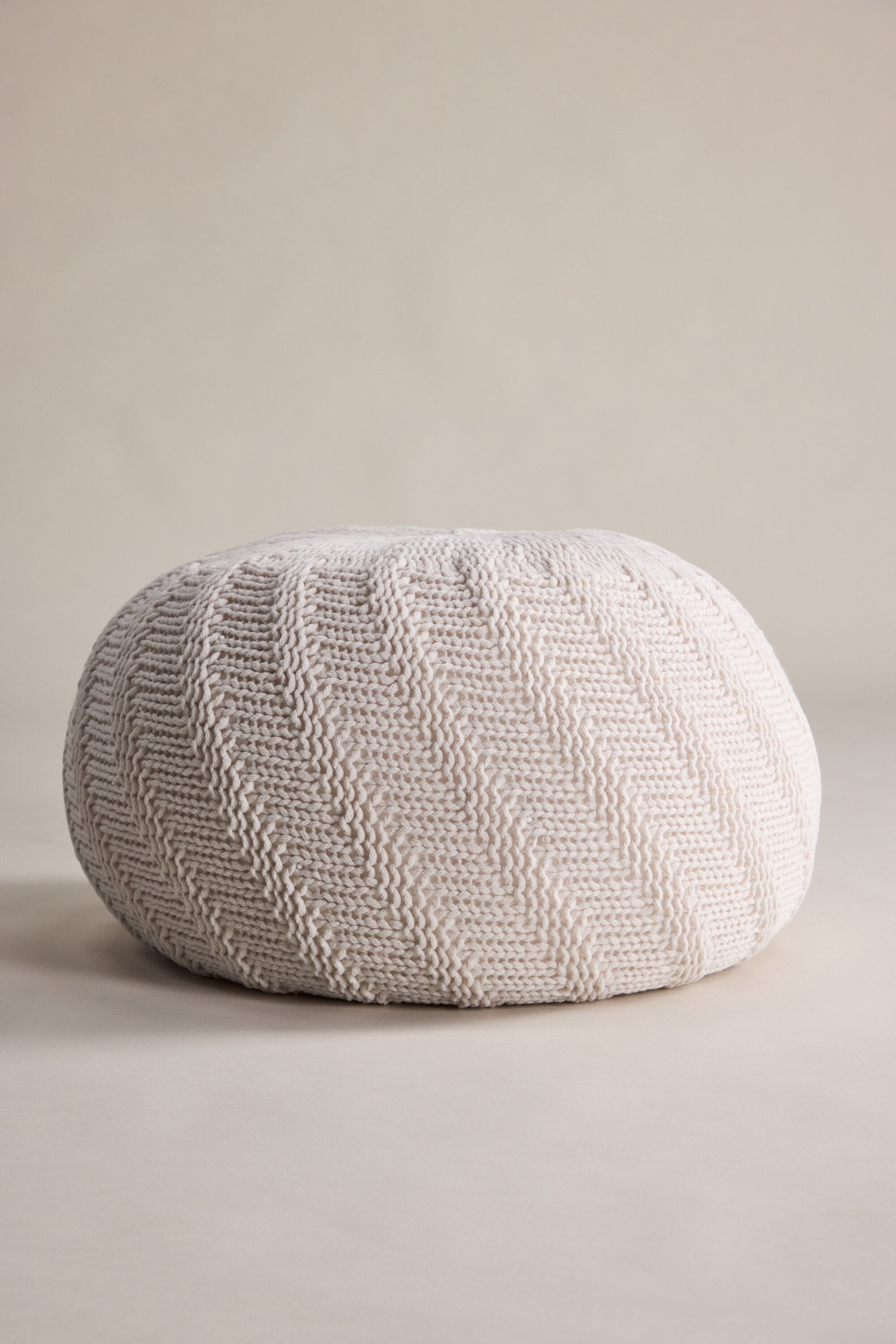 Pouf Ted in Offwhite präsentiert im Onlineshop von KAQTU Design AG. Pouf ist von Venture Home