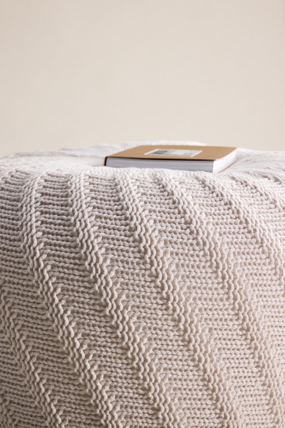 Pouf Ted in Offwhite präsentiert im Onlineshop von KAQTU Design AG. Pouf ist von Venture Home