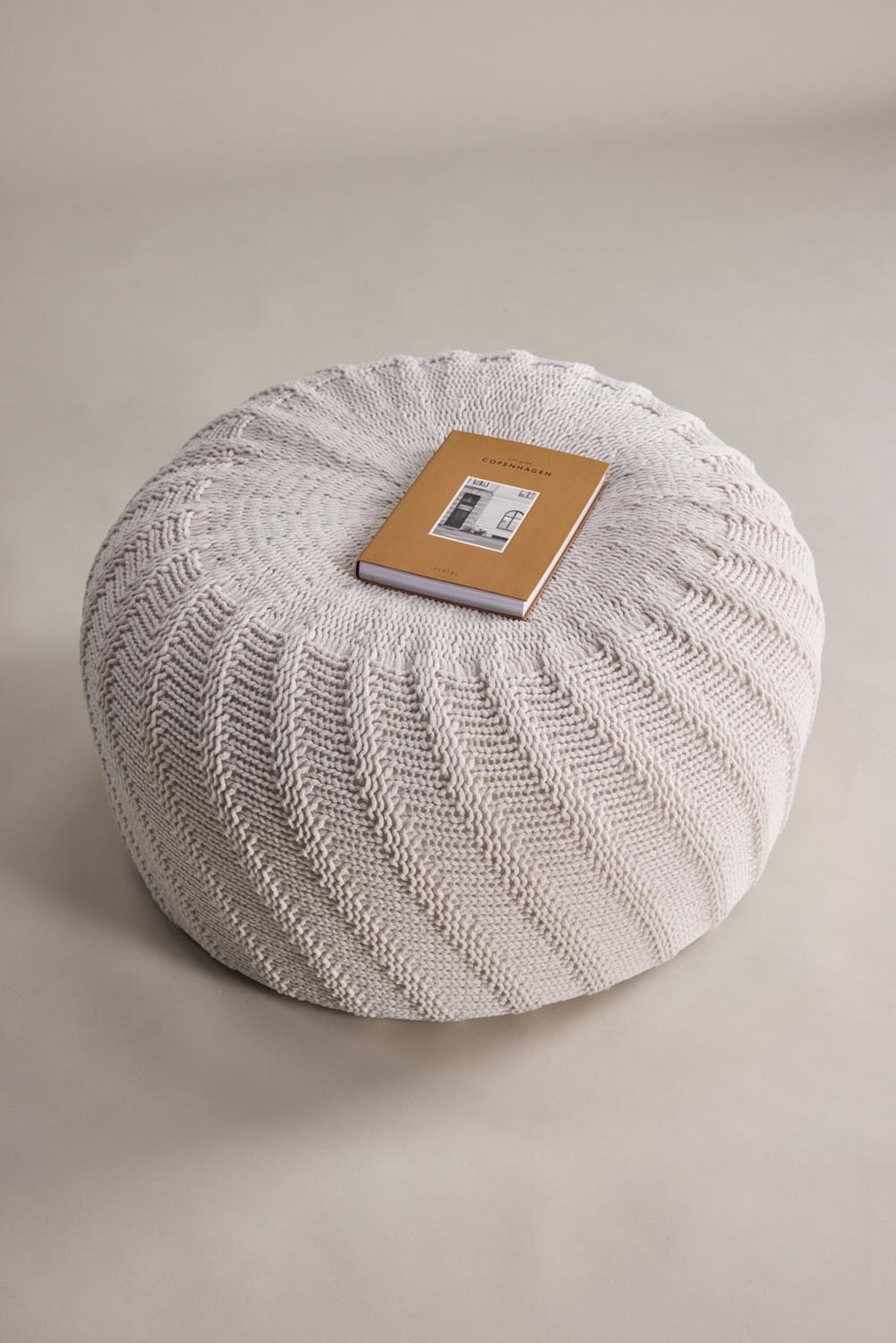Pouf Ted in Offwhite präsentiert im Onlineshop von KAQTU Design AG. Pouf ist von Venture Home