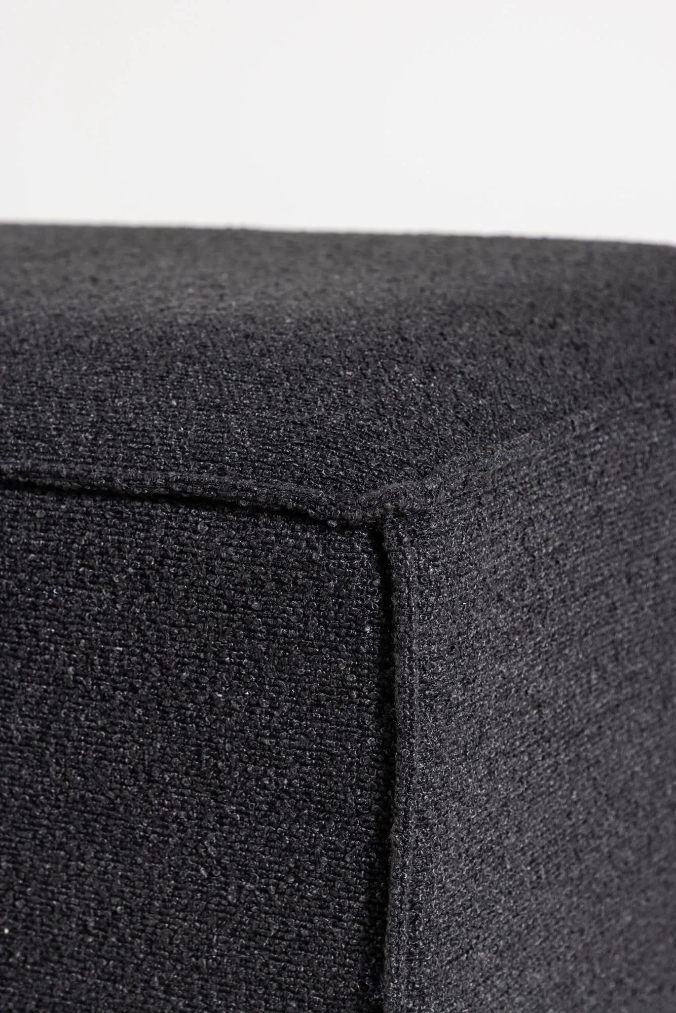 Gillholmen Pouf in Schwarz präsentiert im Onlineshop von KAQTU Design AG. Pouf ist von Venture Home