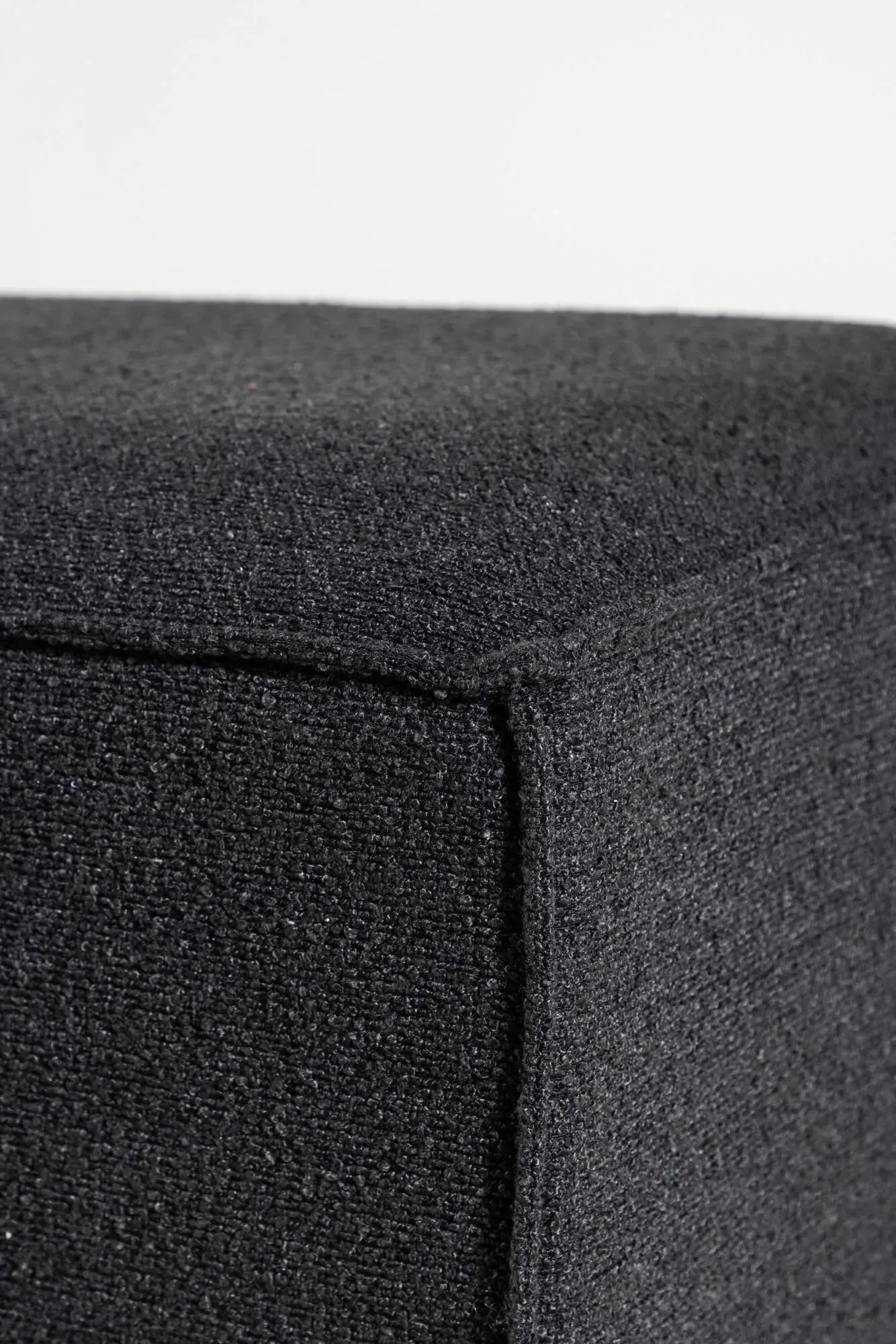 Gillholmen Pouf von Vind: Modernes Design trifft auf Gemütlichkeit.