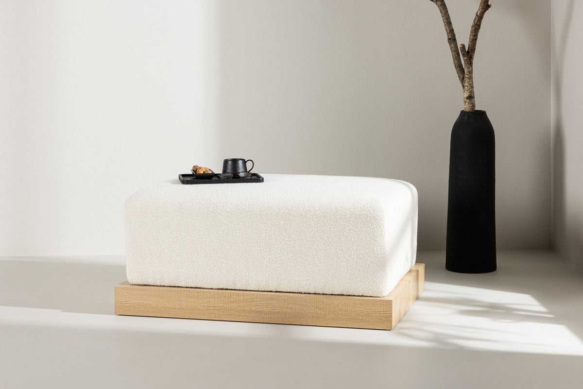 Ivy Ottoman in Natur/Weiss präsentiert im Onlineshop von KAQTU Design AG. Ottoman ist von Venture Home