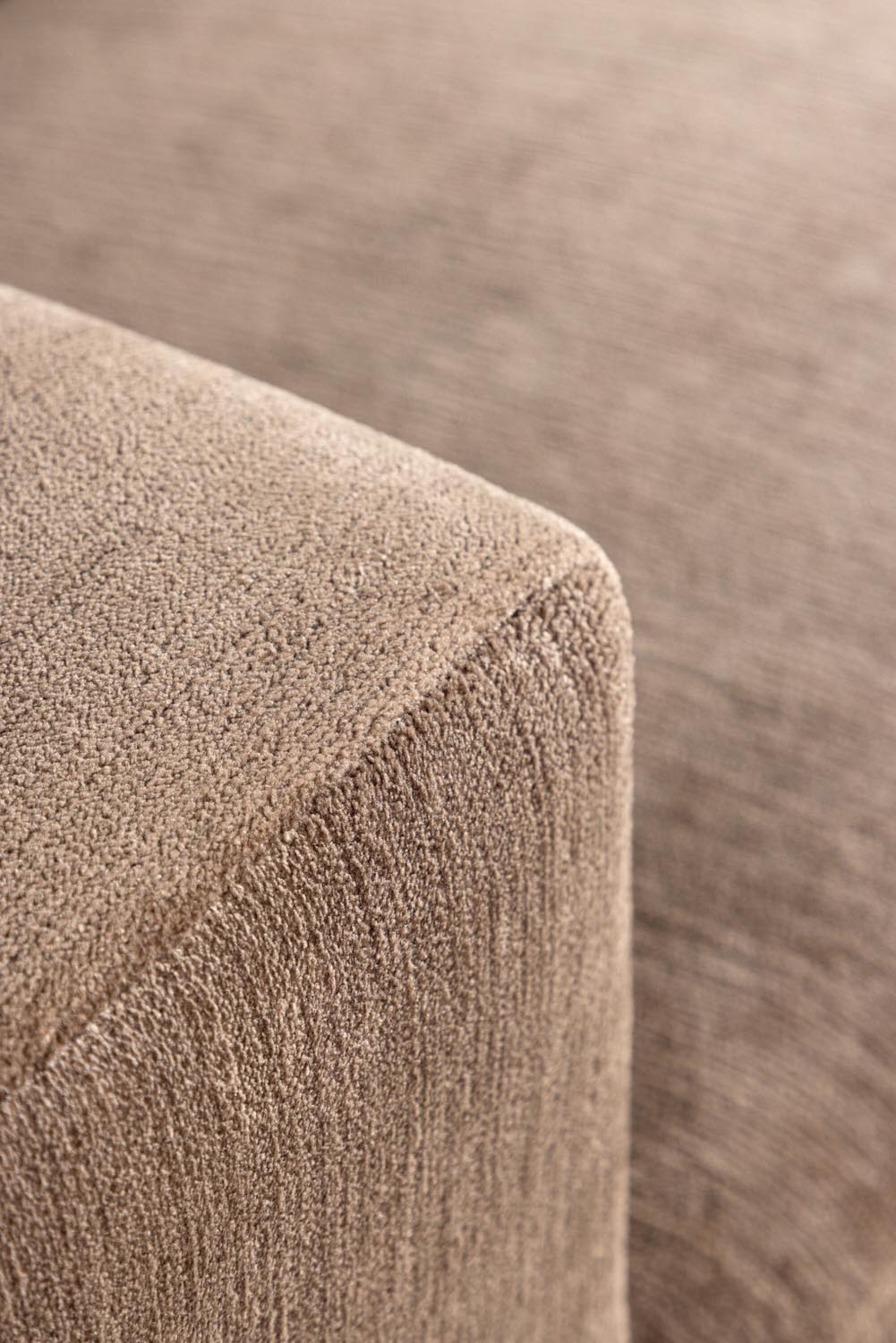 Lumi 3-Seat Sofa in Schwarz Braun präsentiert im Onlineshop von KAQTU Design AG. 3er Sofa ist von Venture Home