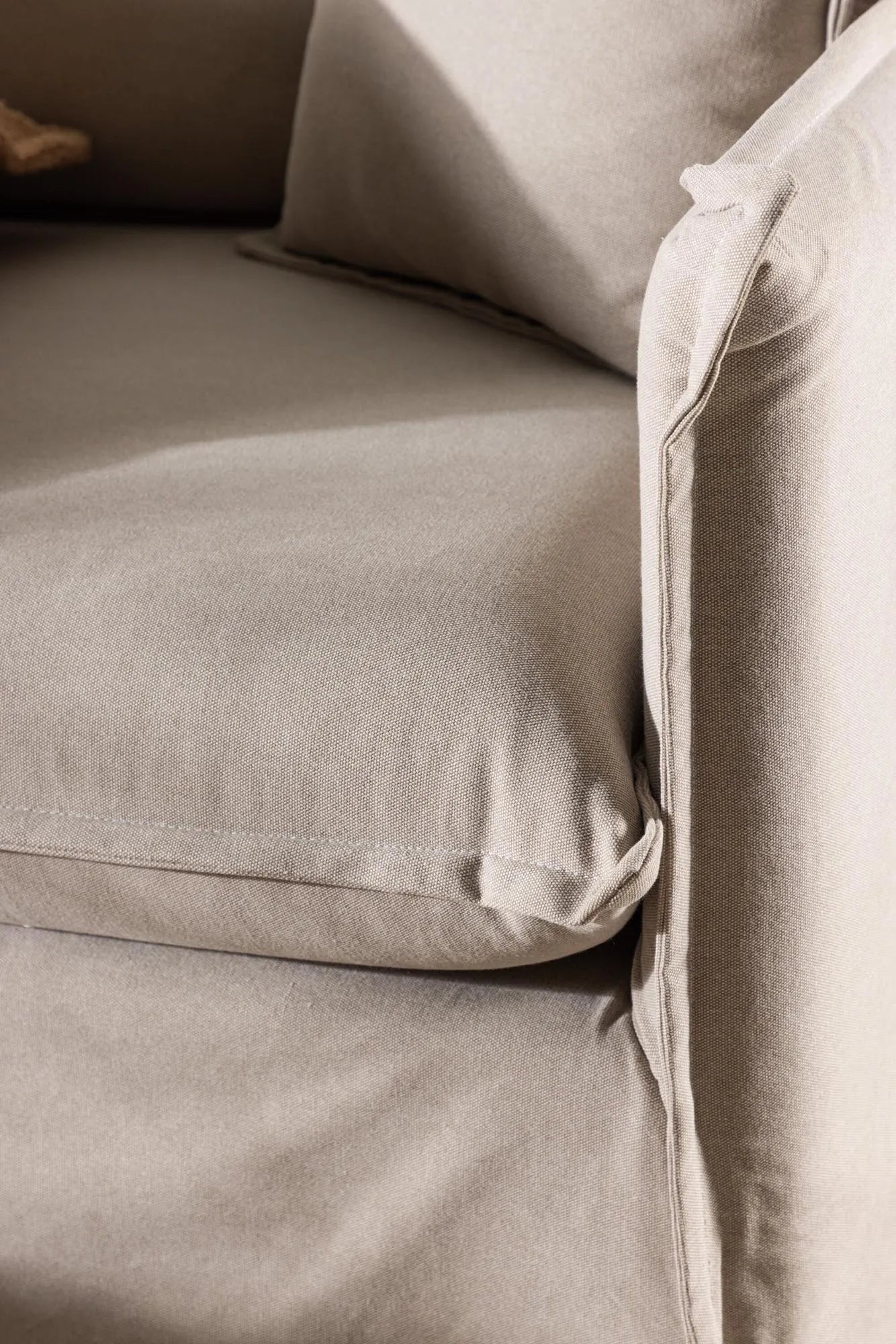 Stilvolles Nova Sofa: Zeitlose Eleganz und unvergleichlicher Komfort.