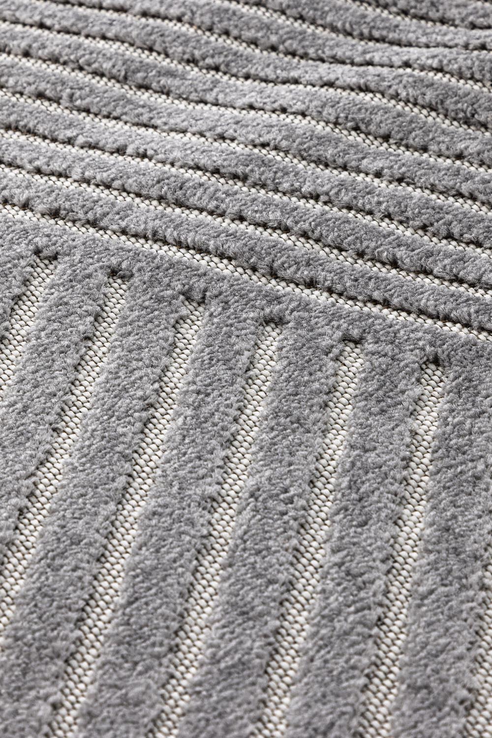 Aron Teppich in Grau präsentiert im Onlineshop von KAQTU Design AG. Teppich ist von Venture Home