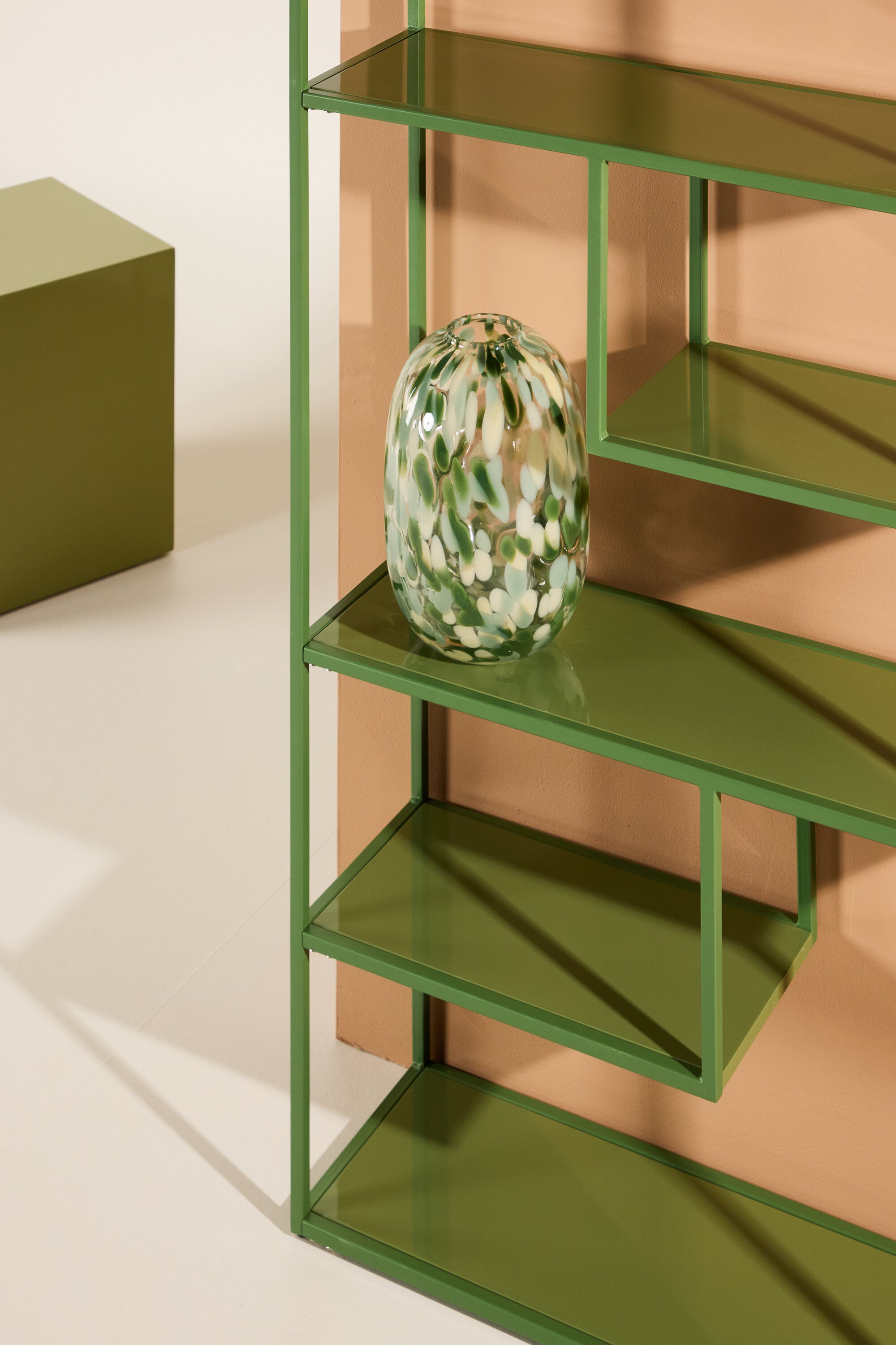 Staalregal in Grün präsentiert im Onlineshop von KAQTU Design AG. Standregal ist von Venture Home