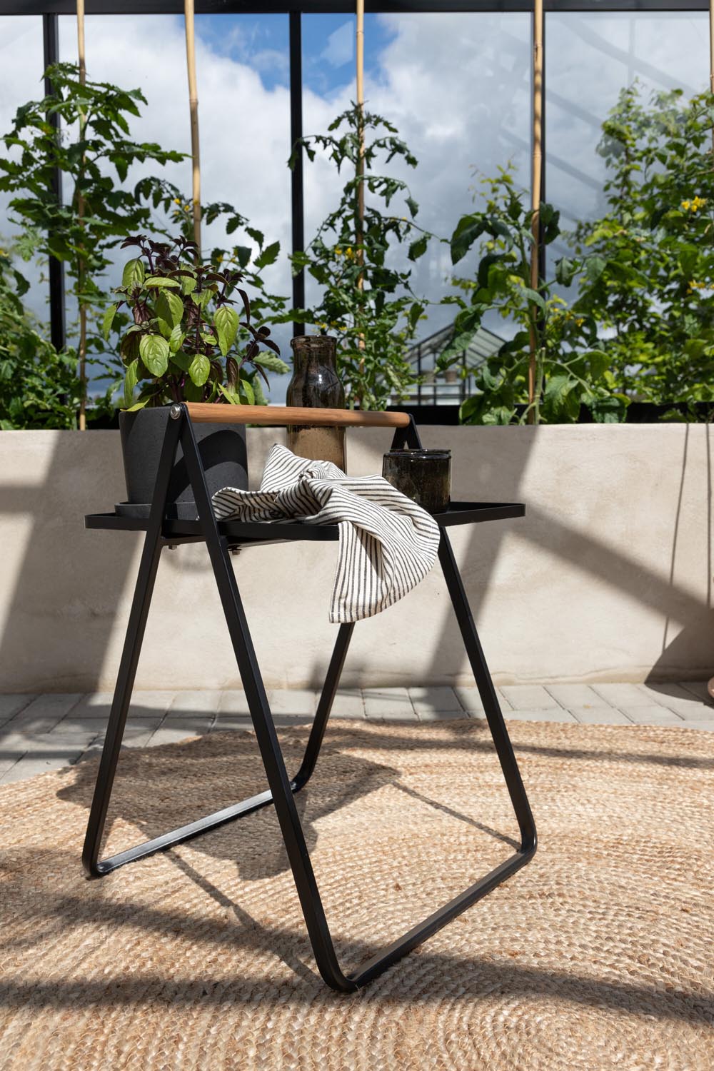 Clarin Beistelltisch in Schwarz präsentiert im Onlineshop von KAQTU Design AG. Beistelltisch Outdoor ist von Venture Home