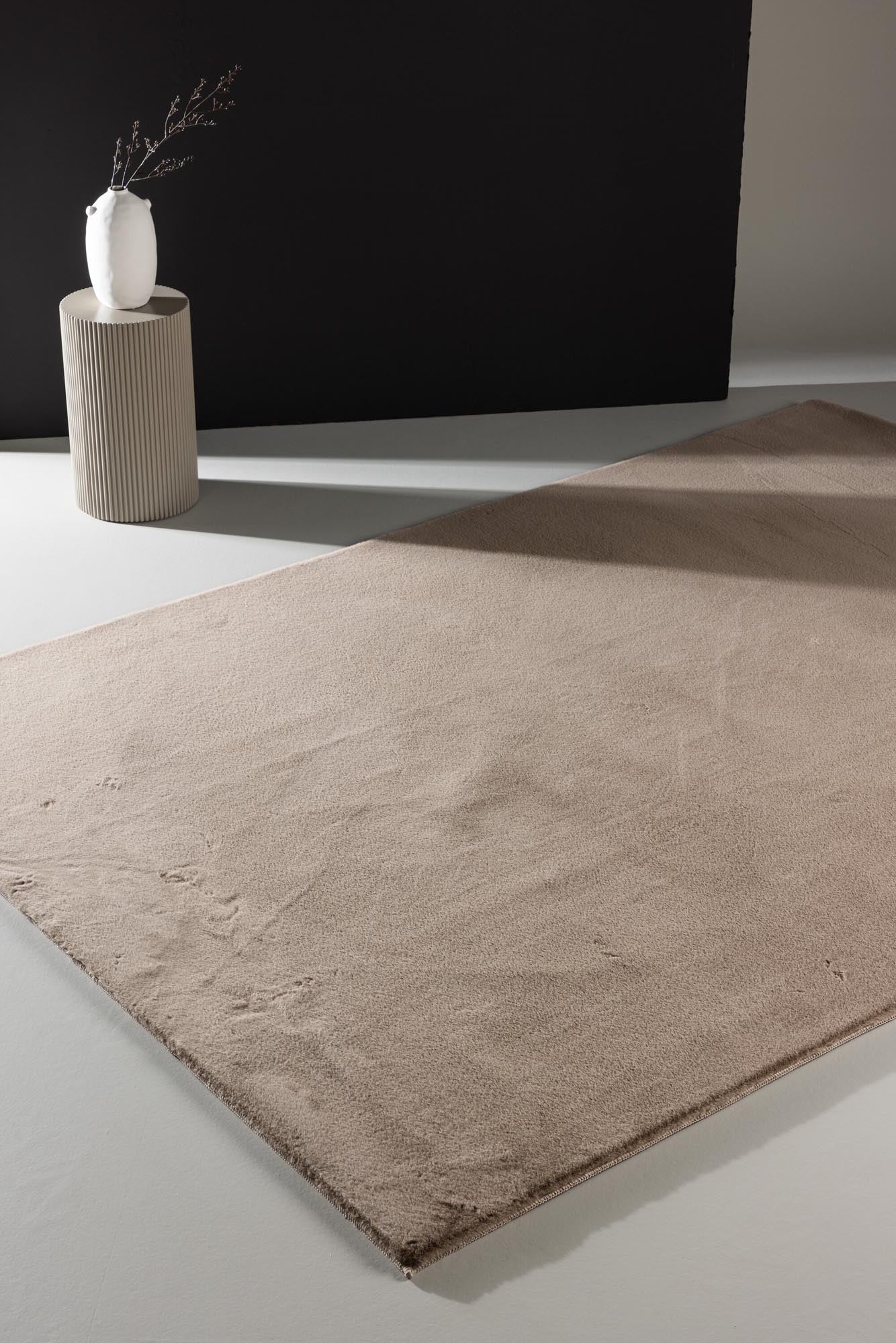 Leni Teppich in Beige präsentiert im Onlineshop von KAQTU Design AG. Teppich ist von Venture Home