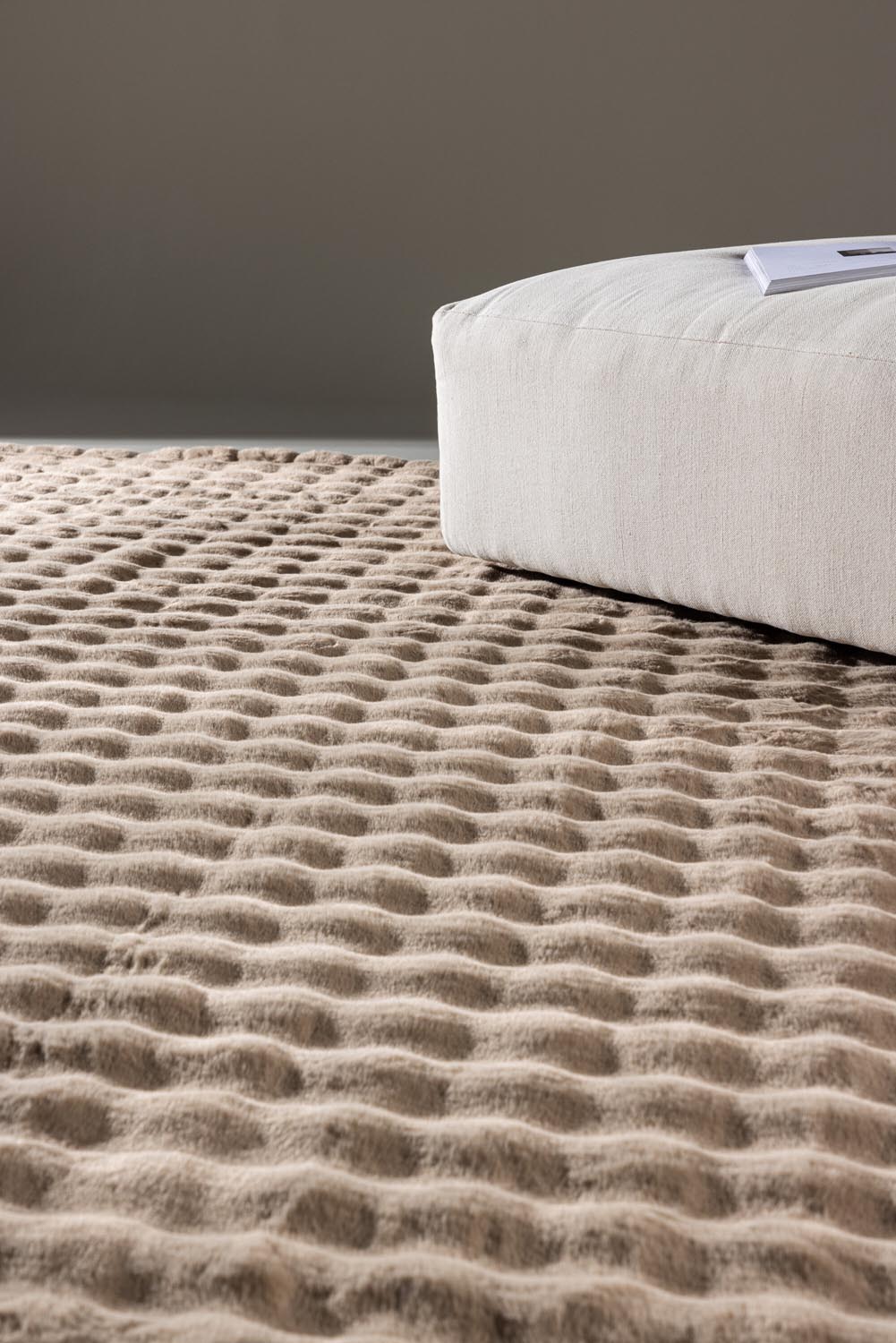 Novis Teppich in Beige präsentiert im Onlineshop von KAQTU Design AG. Teppich ist von Venture Home