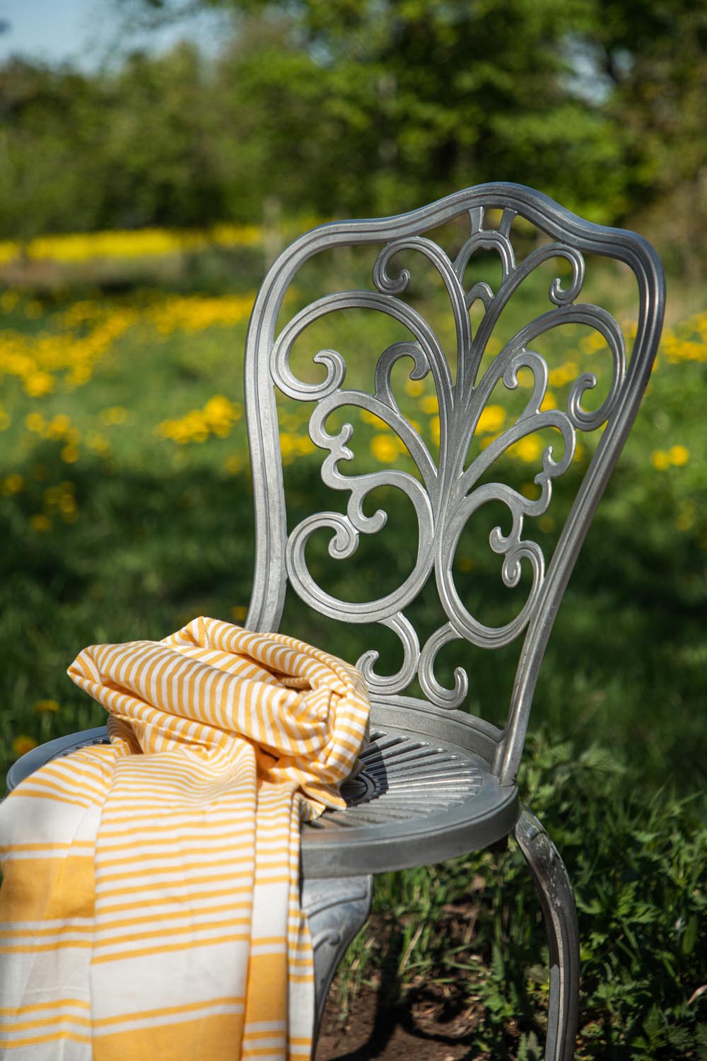 Nandin Café Outdoorset ⌀60cm/2St. in Silber präsentiert im Onlineshop von KAQTU Design AG. Gartentischset ist von Venture Home