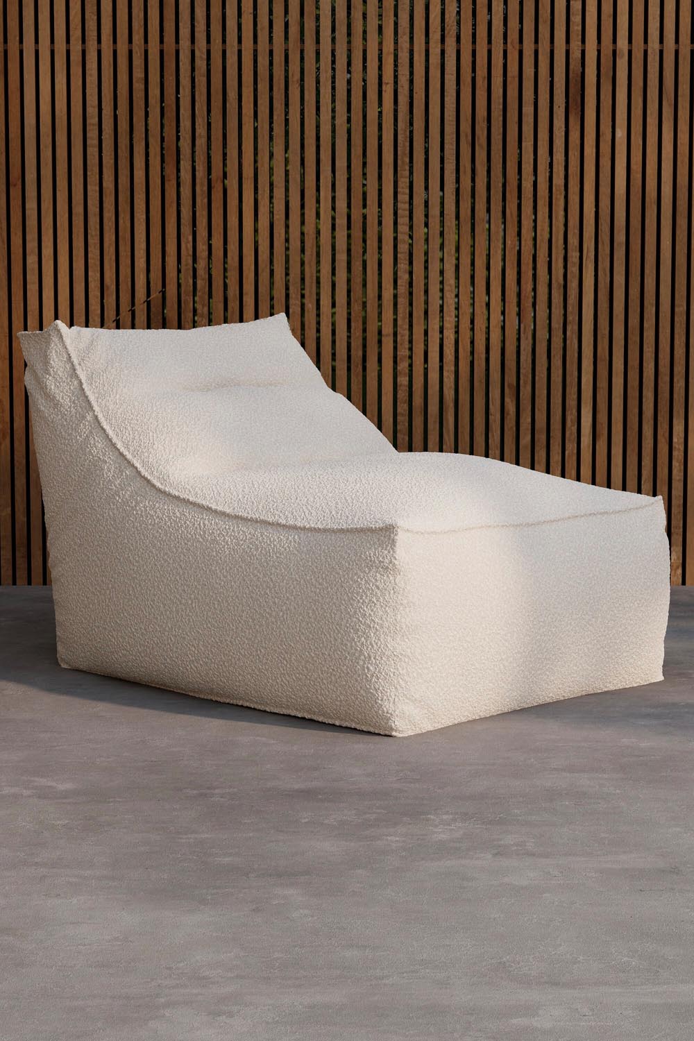 Redang Sonnenliege in Weiss präsentiert im Onlineshop von KAQTU Design AG. Liegestuhl ist von Venture Home