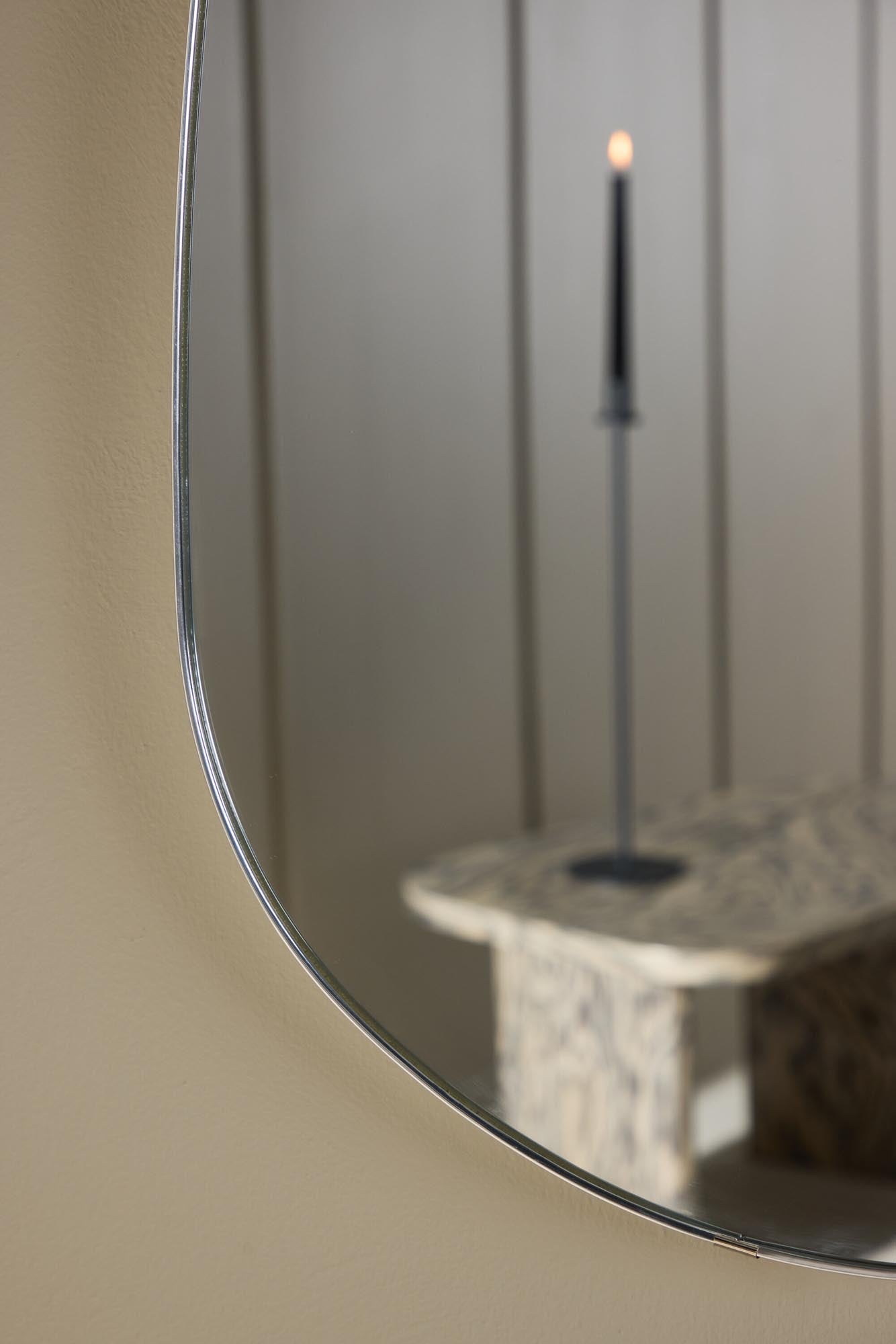 Askersund Spiegel Small von Venture Home: Elegantes Design, kompakte Größe, ideal für moderne Wohnräume und vielseitig einsetzbar.