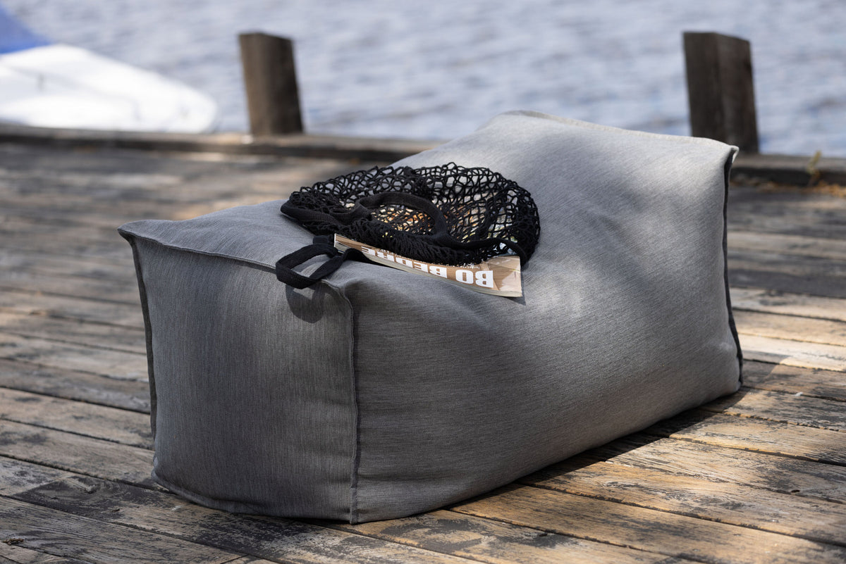 Redang Ottoman in Dunkelgrau präsentiert im Onlineshop von KAQTU Design AG.  ist von Venture Home