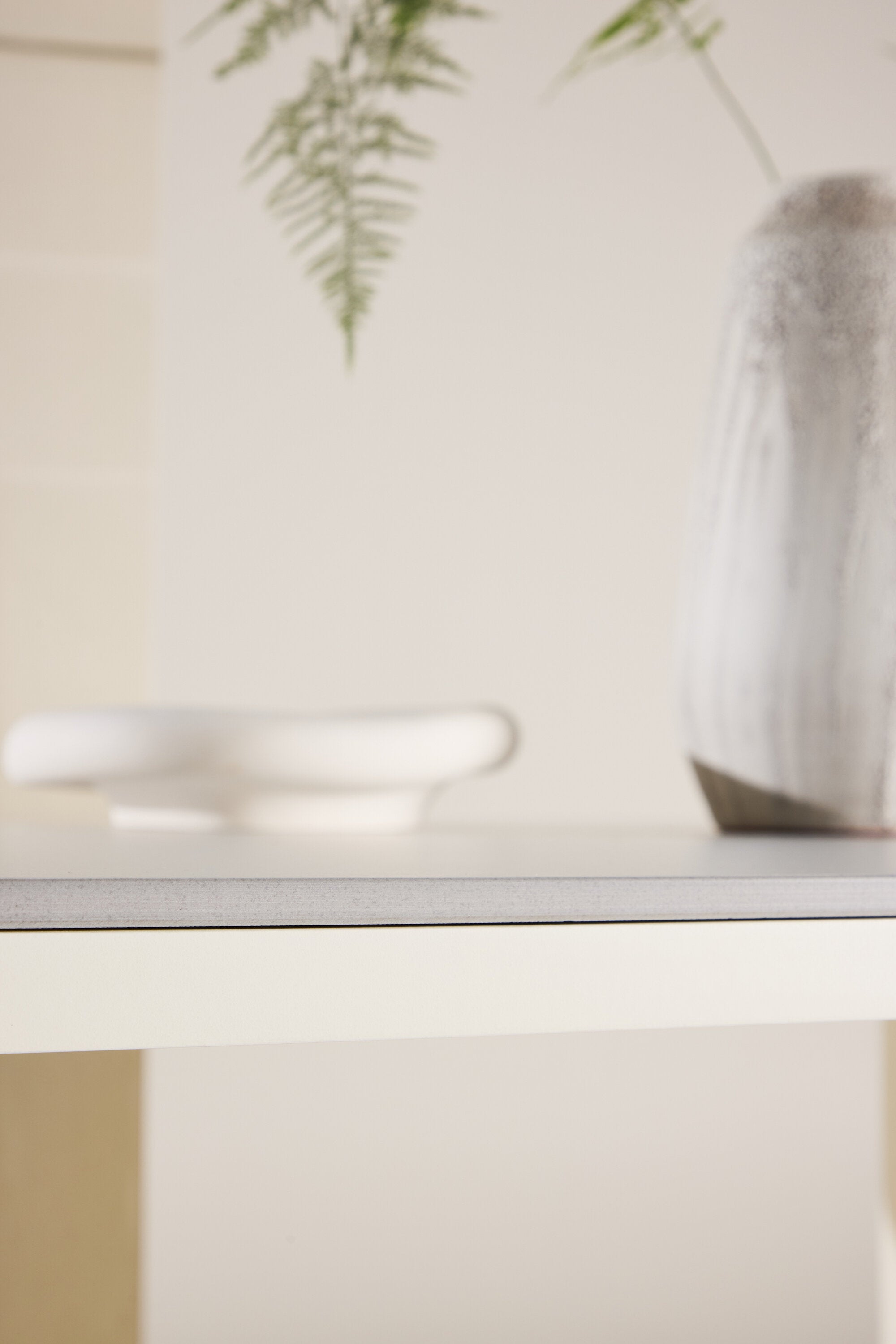 Havstenssund Esstisch 110x220  in Sintered Stone präsentiert im Onlineshop von KAQTU Design AG. Esstisch ist von Vind