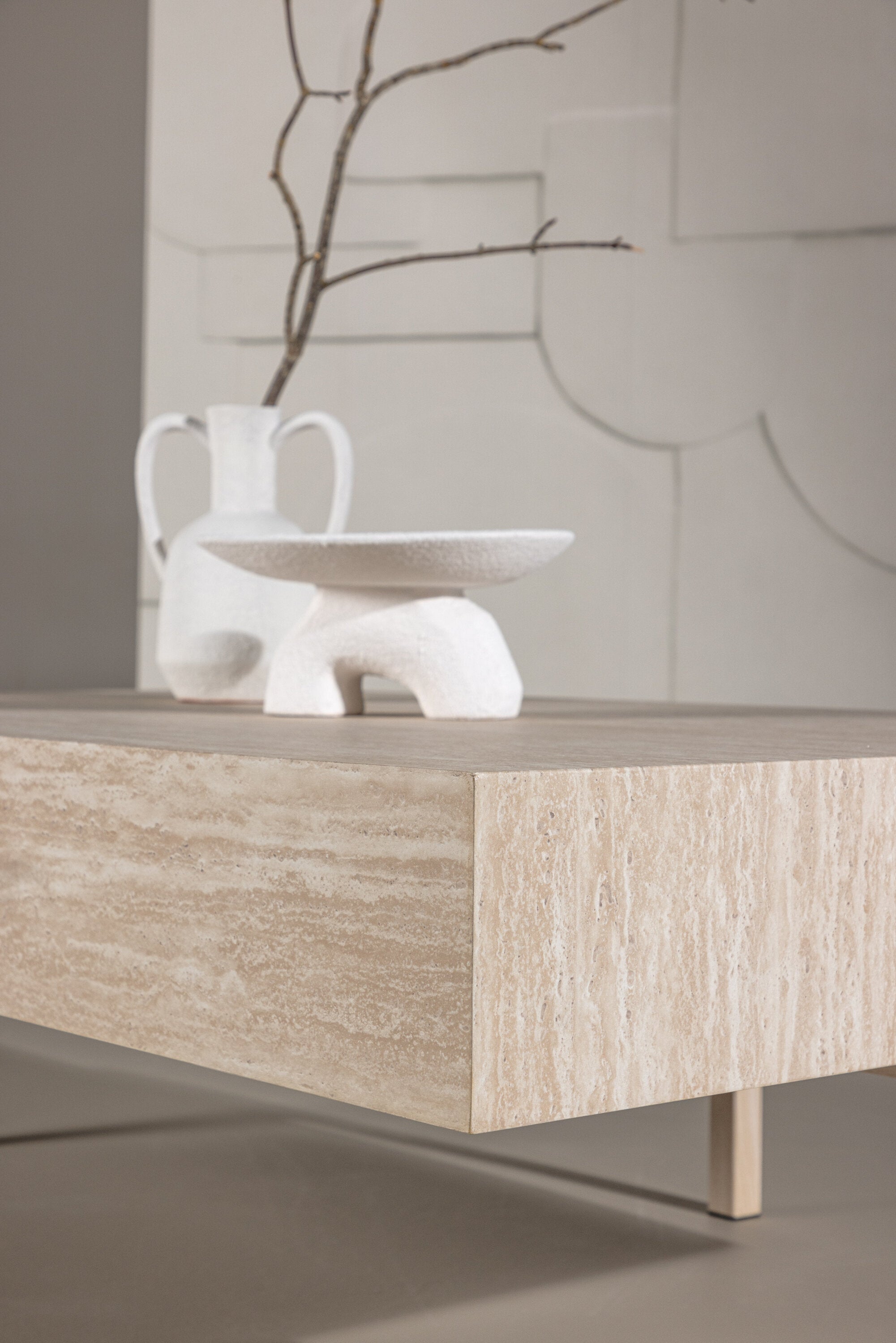 Vadholmen Sofatisch 76x130  in Travertine look präsentiert im Onlineshop von KAQTU Design AG. Beistelltisch ist von Vind