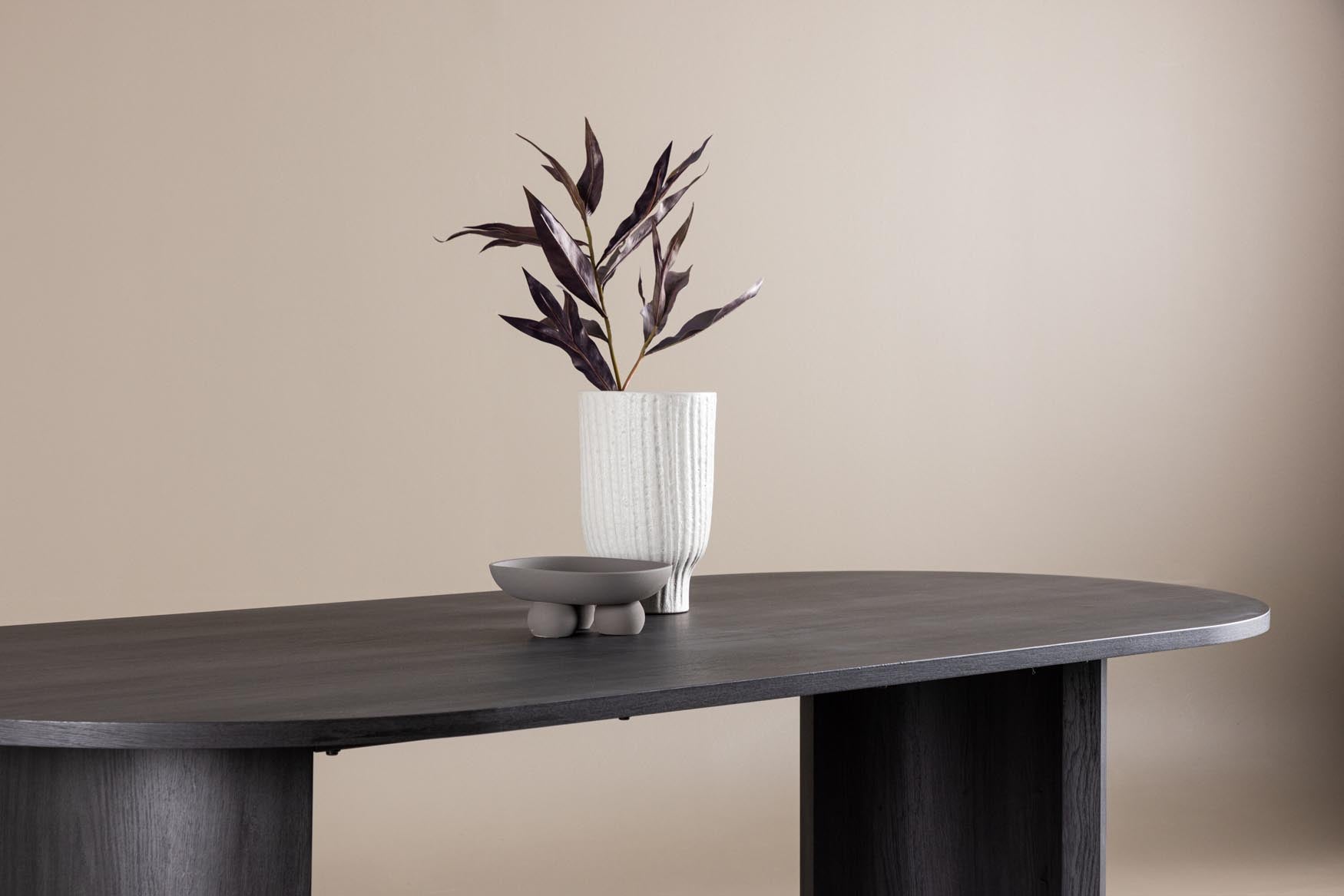 Eleganter Grundsund Esstisch 130x220 von Vind für grosse Runden.