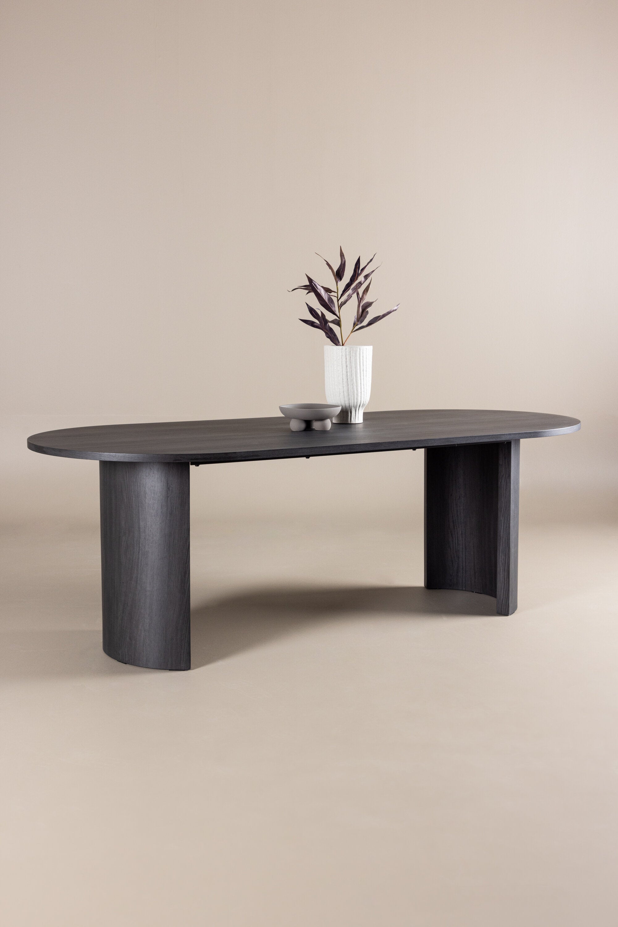 Grundsund Esstisch 130x220  in Black präsentiert im Onlineshop von KAQTU Design AG. Esstisch ist von Vind