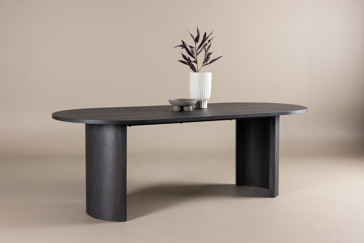 Grundsund Esstisch 130x220 in Black präsentiert im Onlineshop von KAQTU Design AG. Esstisch ist von Vind
