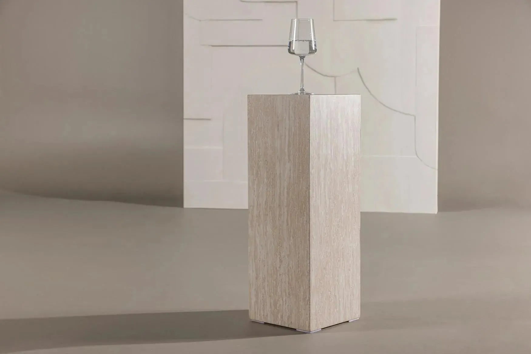 Ramsvik Beistelltisch 23x65  in Travertine look präsentiert im Onlineshop von KAQTU Design AG. Beistelltisch ist von Venture Home