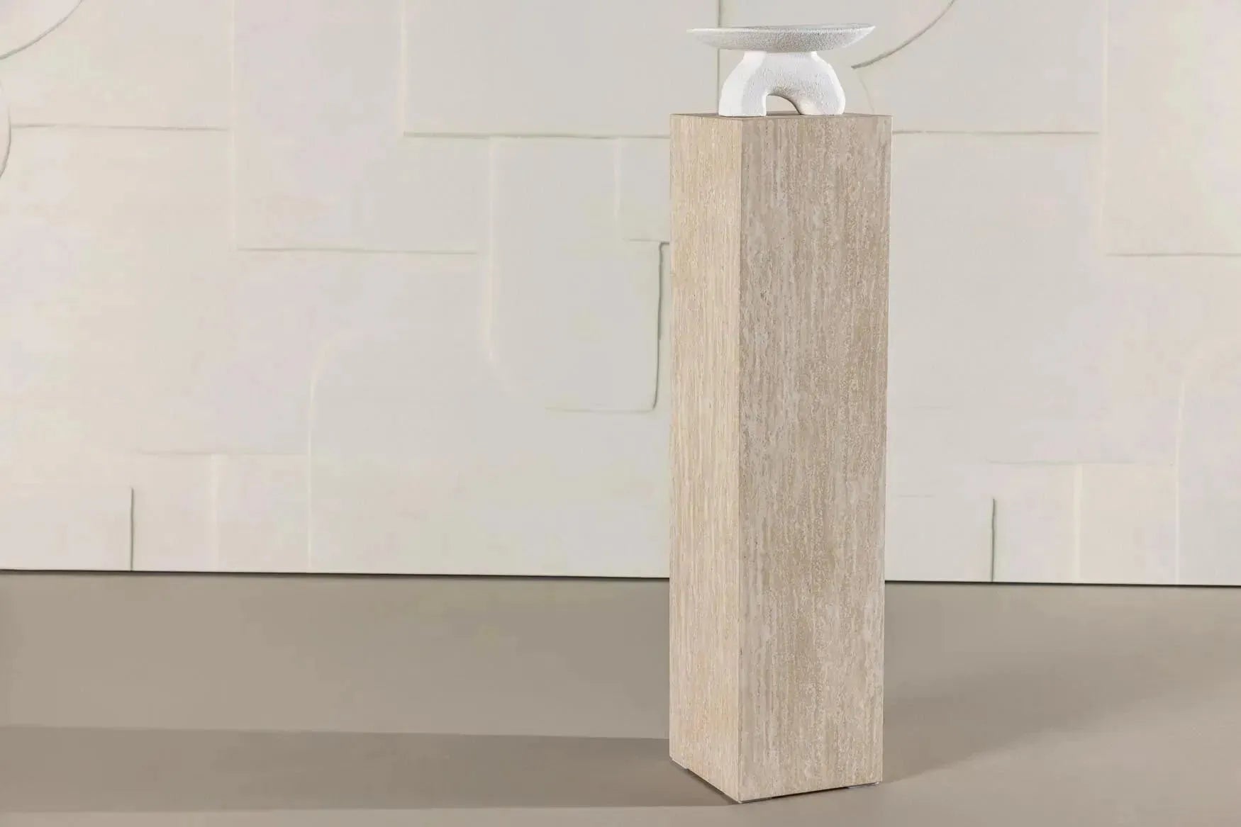 Ramsvik Beistelltisch 23x95  in Travertine look präsentiert im Onlineshop von KAQTU Design AG. Beistelltisch ist von Venture Home