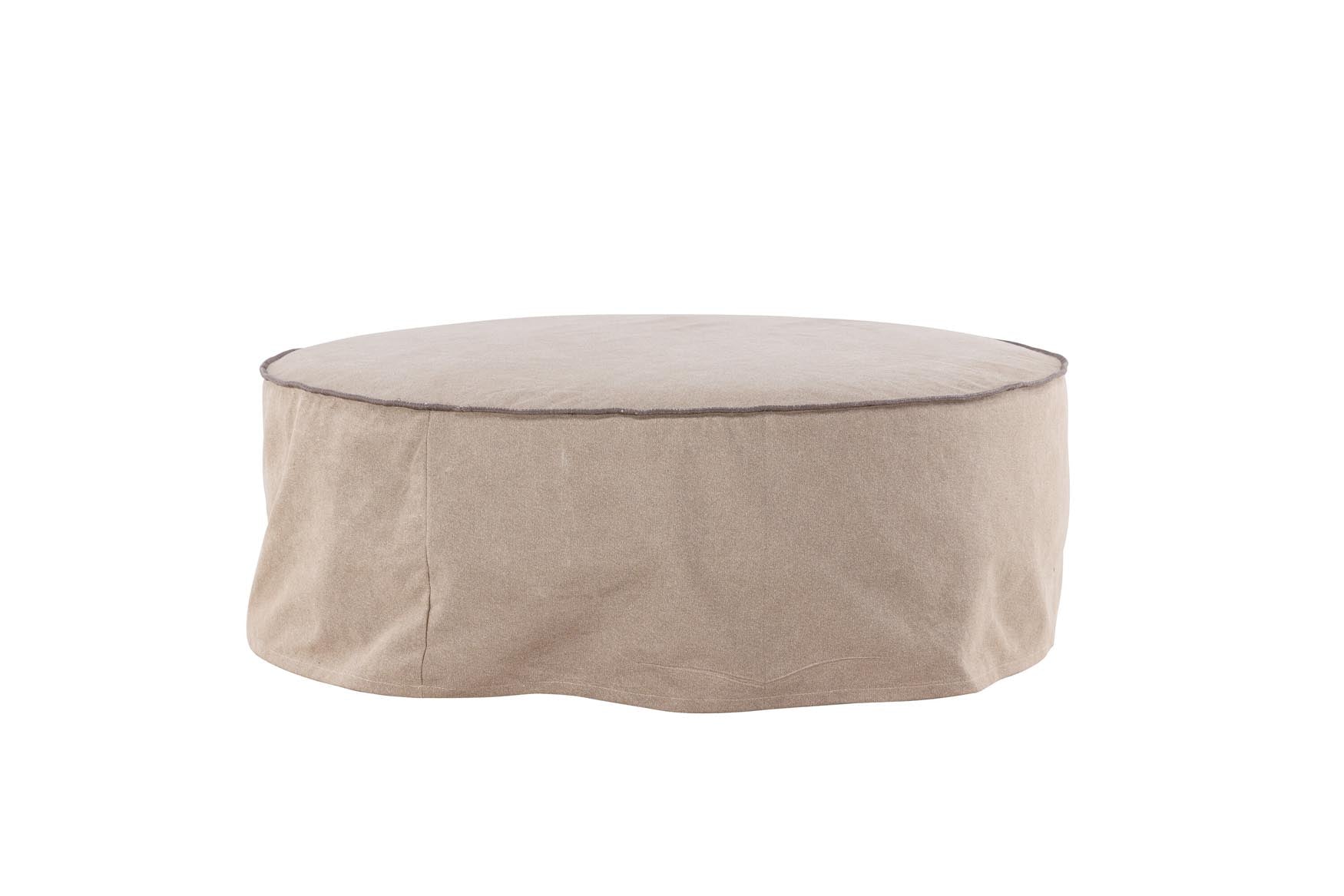 Entdecke den Vindö Ottoman ⌀101: Ein elegantes Möbelstück, das Komfort und Stil vereint. Ideal als Fußablage oder zusätzliche Sitzgelegenheit.