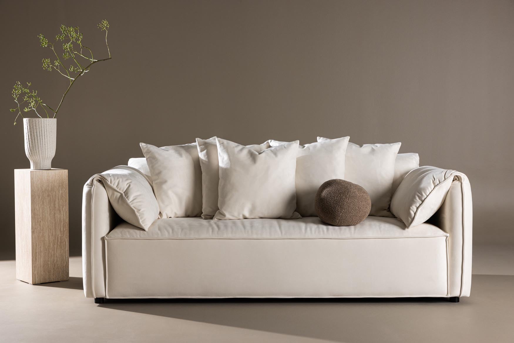 Stilvolles 3-Sitzer Sofa Torekov von Vind für zeitlose Eleganz.