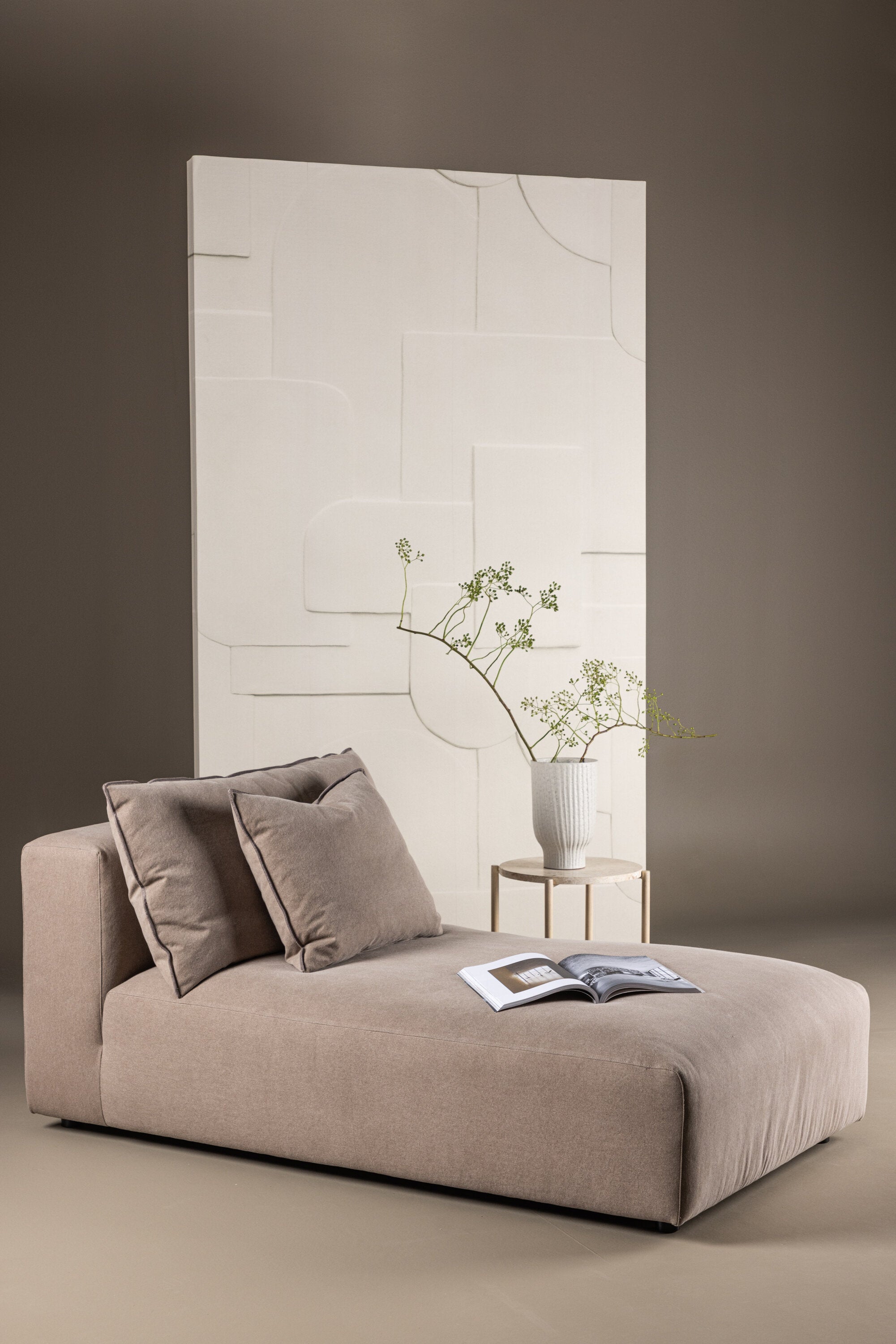 Malö Daybed  in Dark Brown Linen präsentiert im Onlineshop von KAQTU Design AG. Sessel ist von Vind