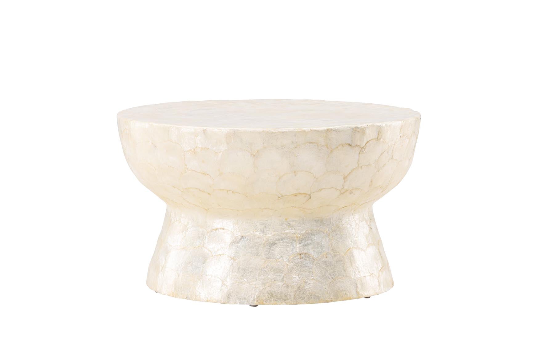 Eleganter Sandön Sofatisch von Vind, gefertigt aus robustem Polyresin und nachhaltigem Gummiholz. Ideal für jedes Wohnzimmer.