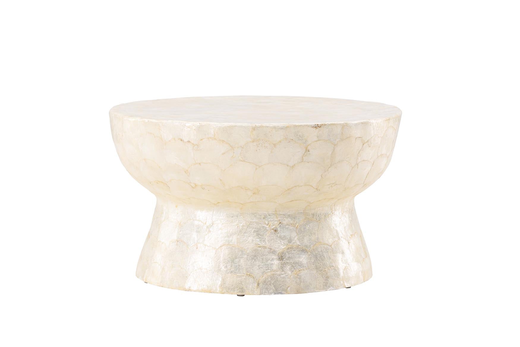 Moderner Sandön Sofatisch von Vind, aus langlebigem Polyresin und nachhaltigem Gummiholz, perfekt für jedes Wohnzimmer.