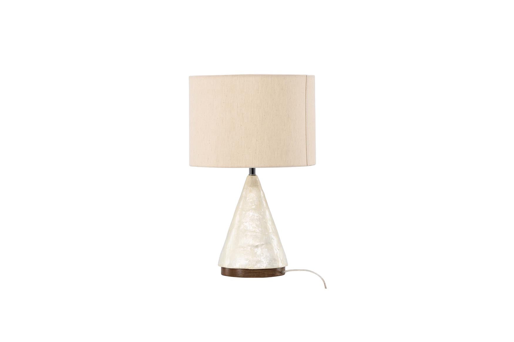 Stilvolle Donsö Tischleuchte ⌀35 von Vind: Jute & PVC, warmes Licht, ideal für Sideboards & Nachttische, skandinavisch & modern.