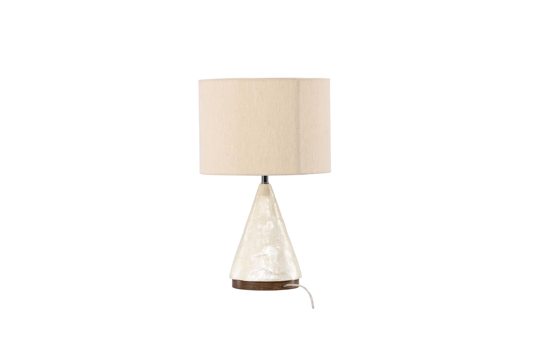 Moderne Donsö Tischleuchte ⌀35 von Vind: Jute & PVC vereinen sich für warmes Licht. Perfekt für jeden Raum, skandinavischer Charme.