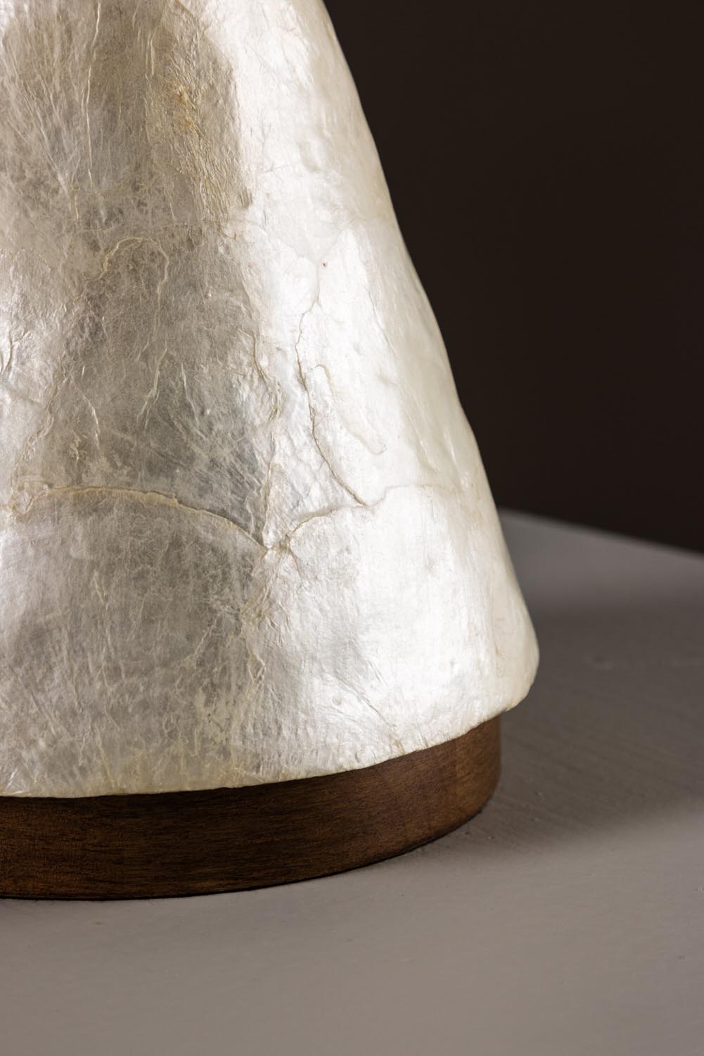 Donsö  Tischleuchte ⌀35  in Capiz / Natural präsentiert im Onlineshop von KAQTU Design AG. Tischleuchte ist von Vind