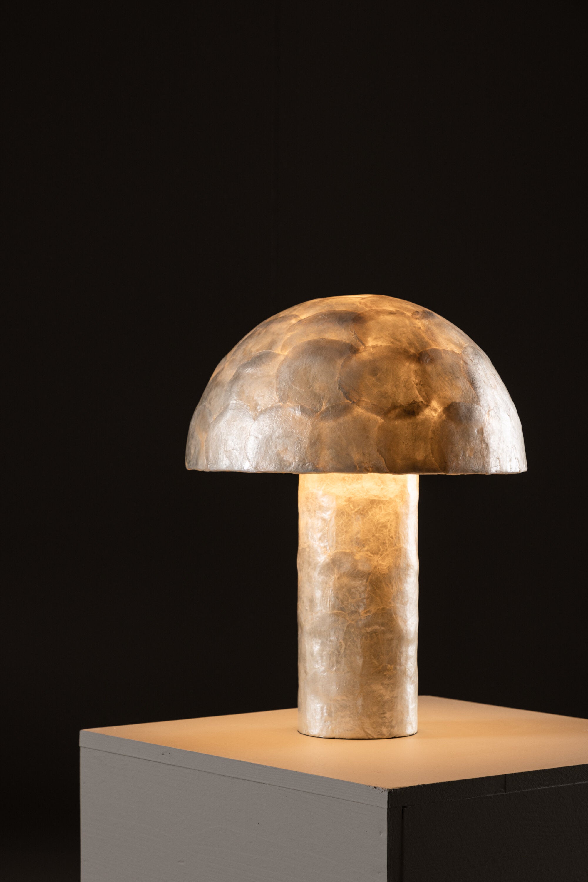 Lindön Tischleuchte ⌀36  in Capiz / Natural präsentiert im Onlineshop von KAQTU Design AG. Tischleuchte ist von Vind