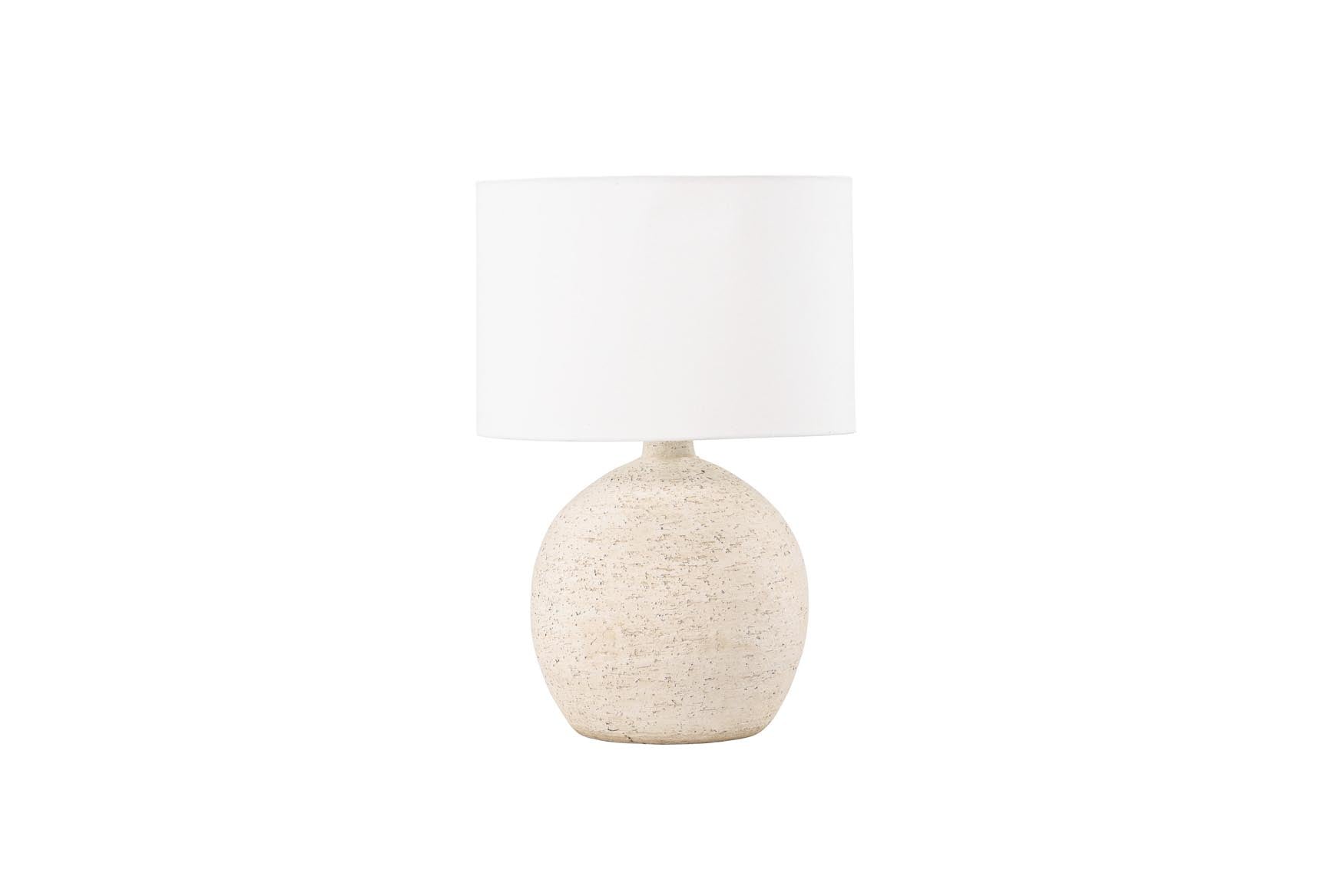 Tjörn Tischleuchte ⌀40 von Vind: Elegante Leuchte aus Jute und Terrakotta, die warmes Licht und Stil in Ihr Zuhause bringt.